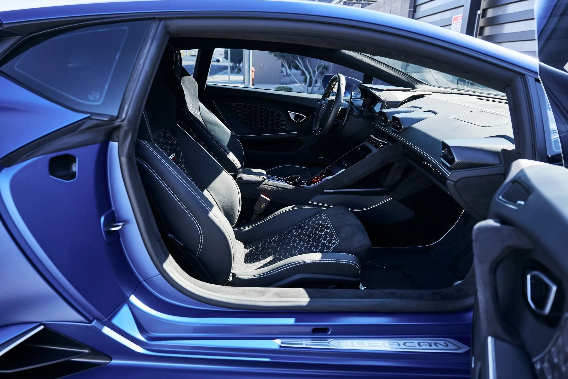 mph031_23105952_Used_2023_Lamborghini_Huracan_Tecnica_Base_1774403189_3753379658