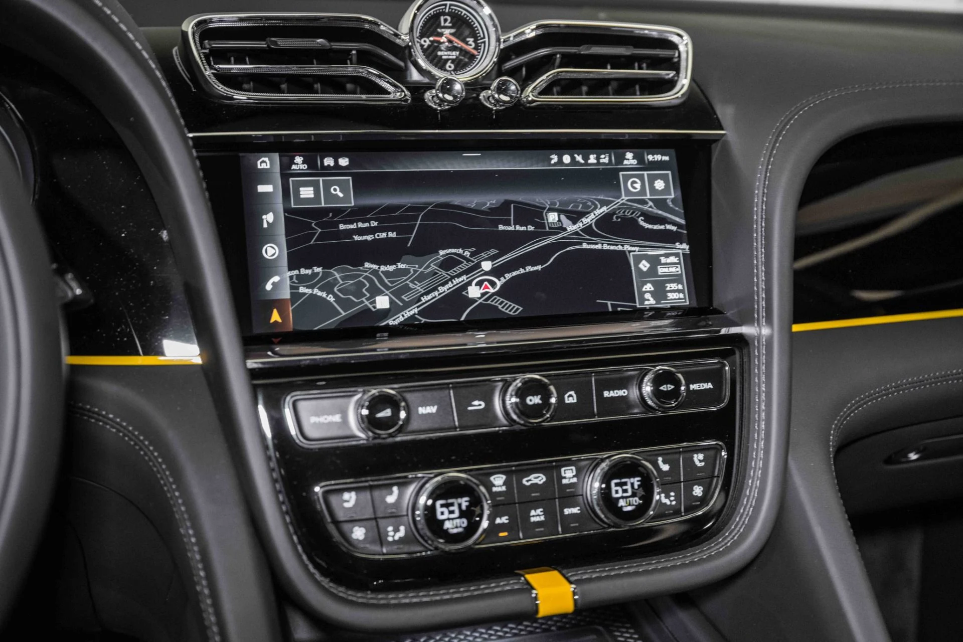 mph031_231787920_Used_2024_Bentley_Bentayga_Azure_V8_1758720540_27740e7ae5