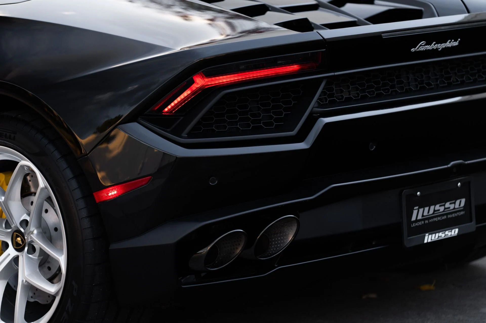 mph031_2326623611_Used_2017_Lamborghini_Huracan_LP_580_2_Spyder_1766447716_84a7997c76