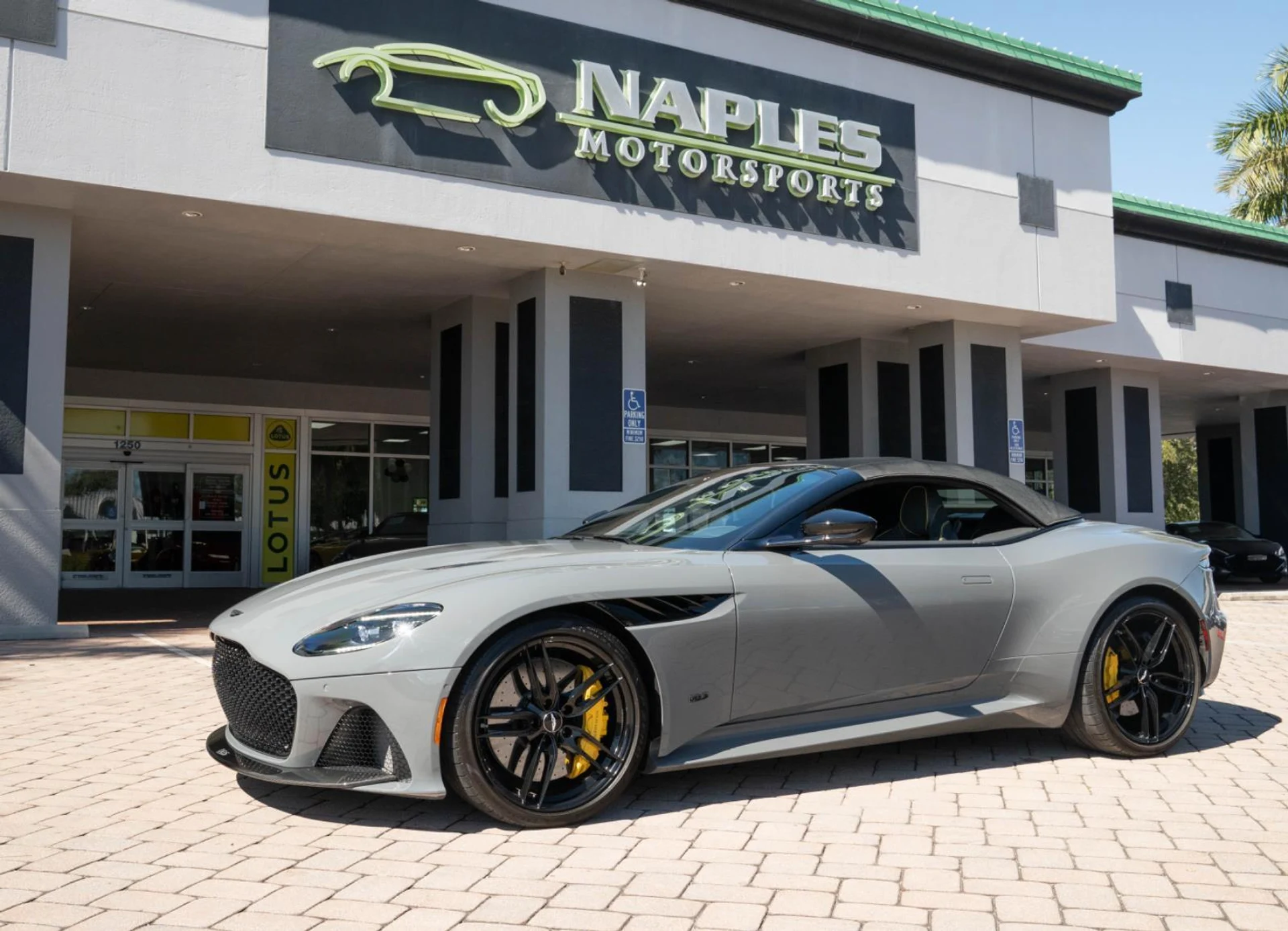 mph031_2331872796_Used_2022_Aston_Martin_DBS_Superleggera_1770058033_9998e67e88