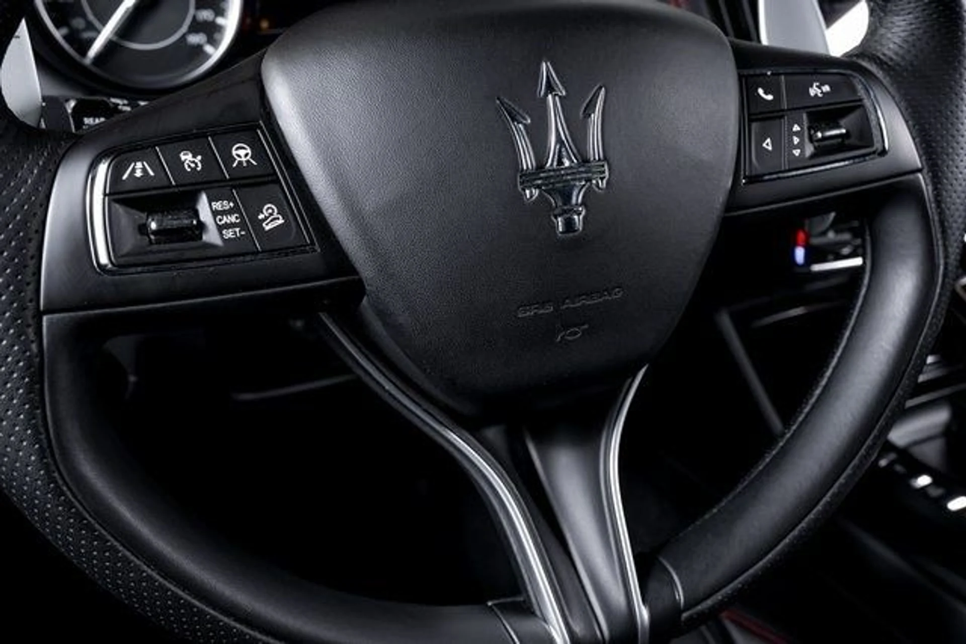 mph031_2337034068_c97cf3663d799fb2c1be7ead2c70da57x_edd98e1930