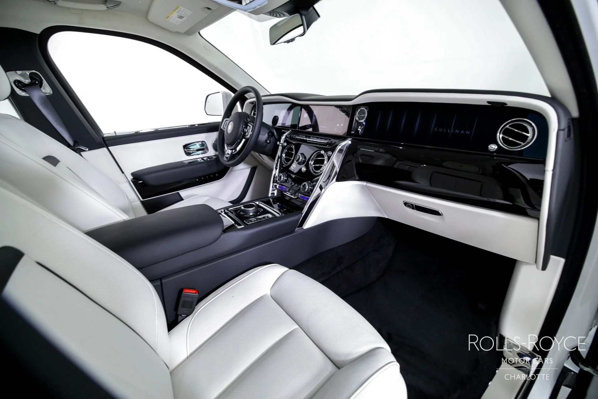 mph031_2340361078_Used_2025_Rolls_Royce_Cullinan_1745264127_a422d44aae