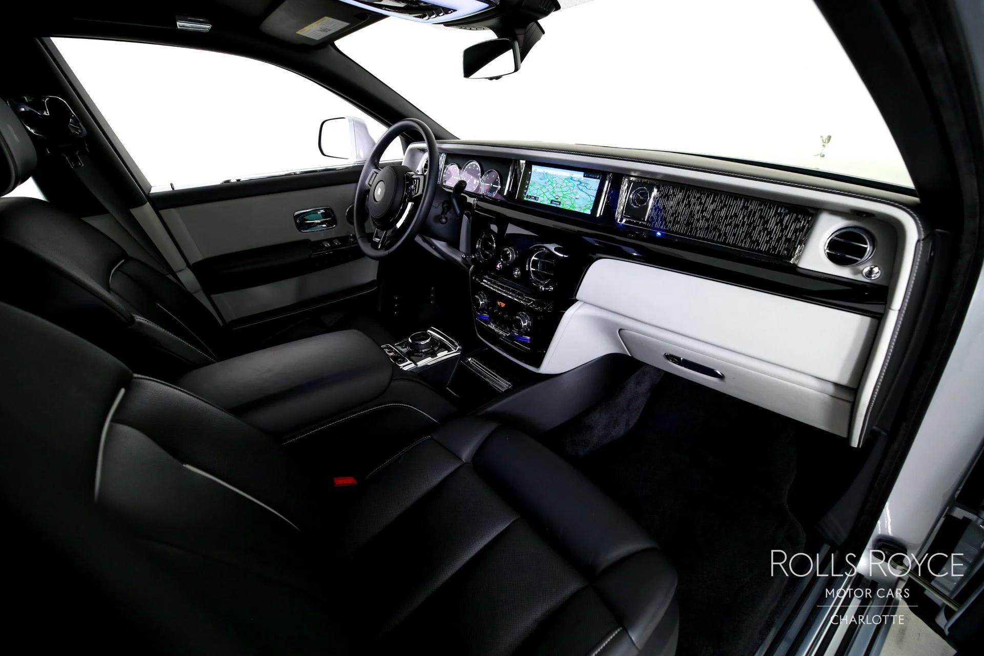 mph031_2342514189_Used_2020_Rolls_Royce_Phantom_1757533219_663b71a69d