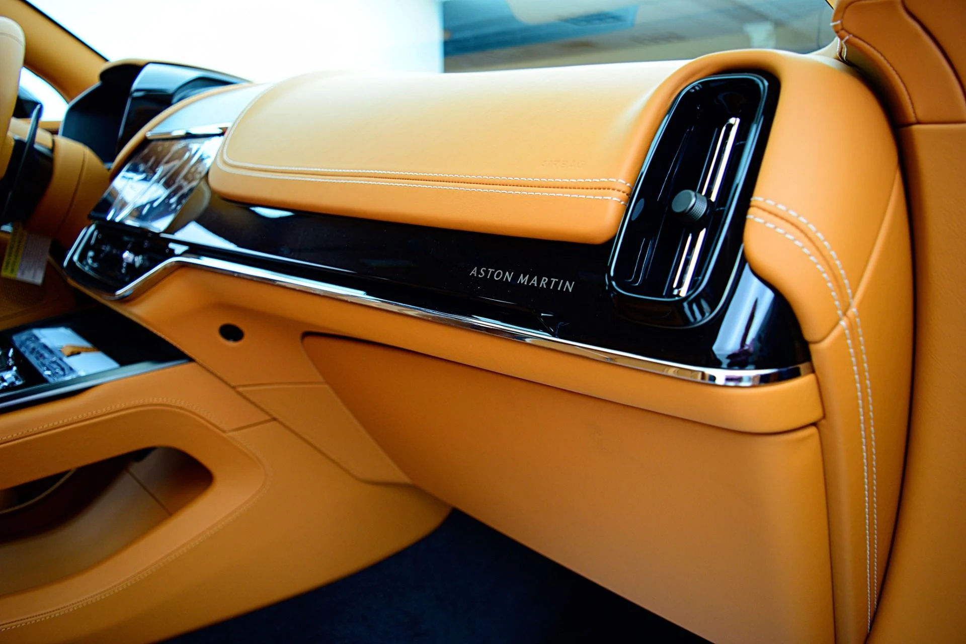 mph031_234372724_New_2025_Aston_Martin_DBX_707_9f9a5d9d63