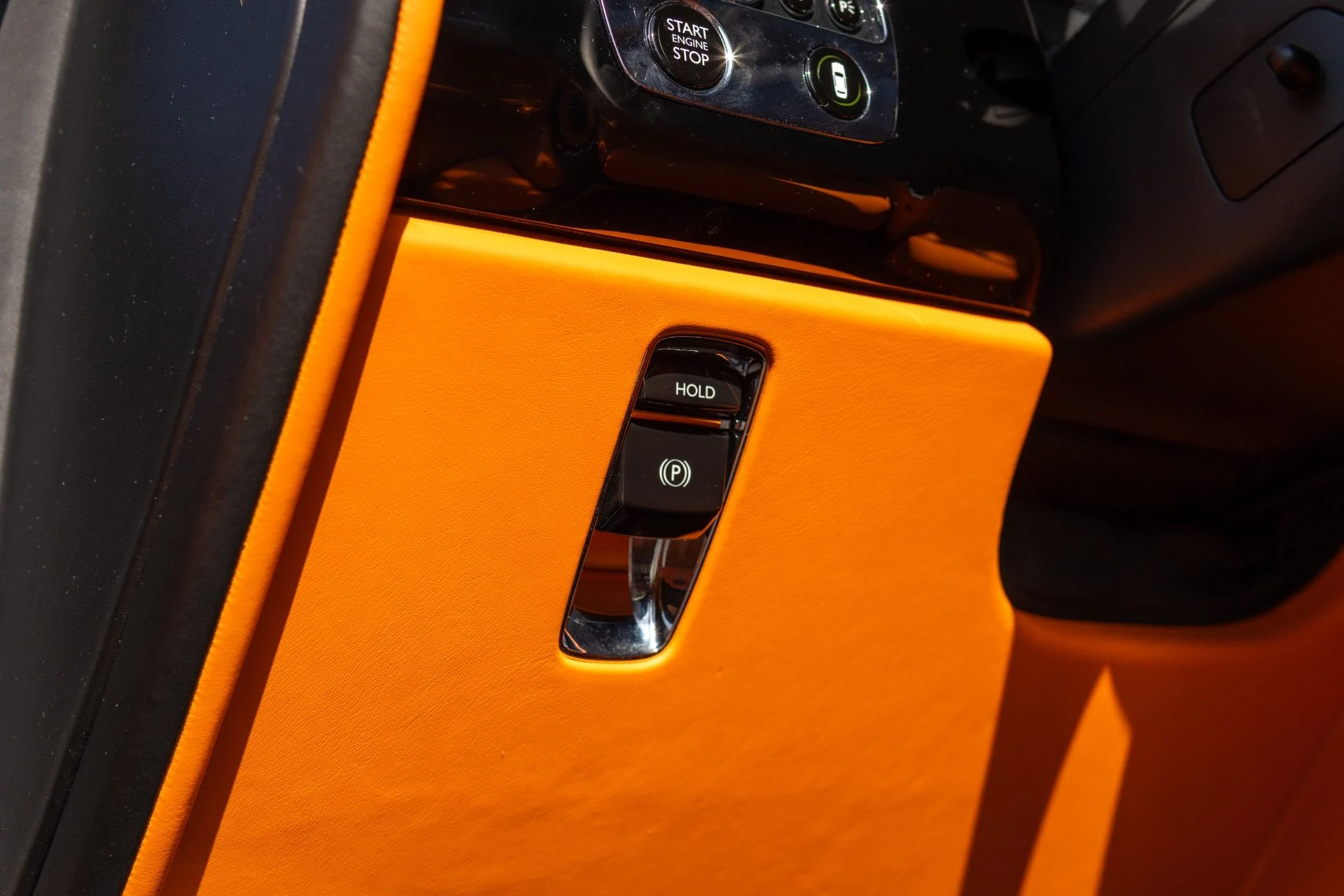 mph031_2345546064_Used_2019_Rolls_Royce_Cullinan_1769627245_554be43bda