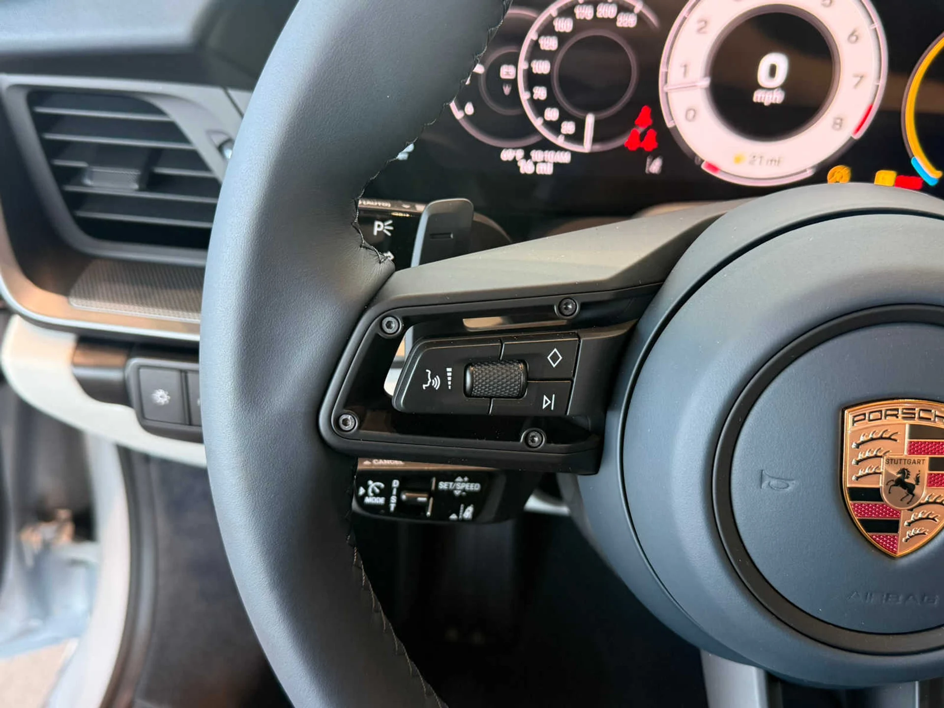 mph031_2347018781_0d7def464bbe7e6f0e2b1b3554e4eb4ax_e6a90542f7