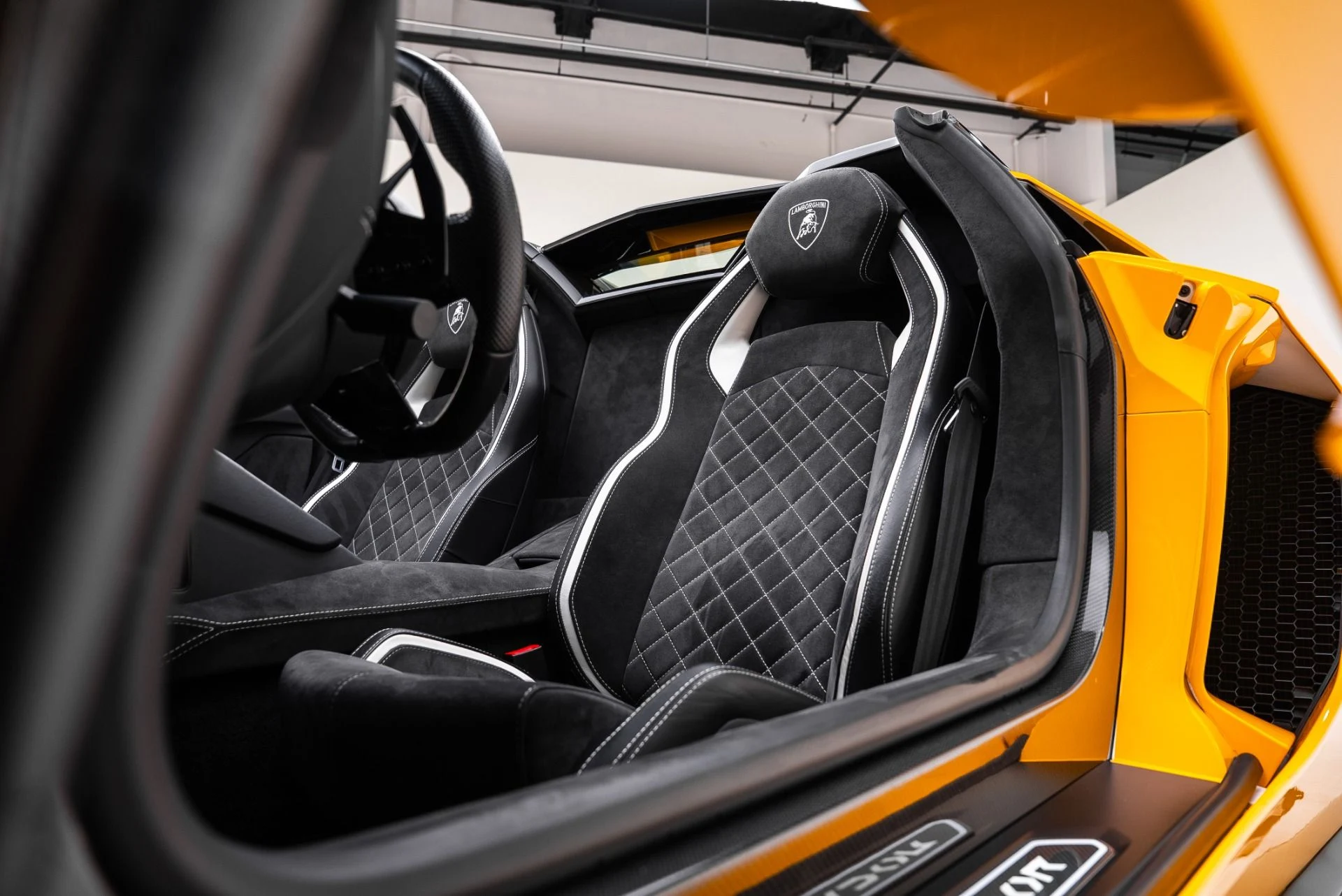 mph031_2361419711_Used_2018_Lamborghini_Aventador_Roadster_LP_740_4_S_1767990844_2d38f3291f