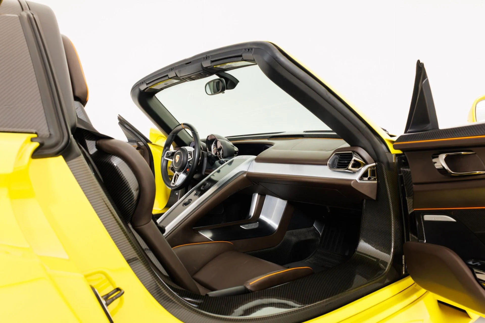 mph031_2369436863_Used_2015_Porsche_918_Spyder_1789427629_5b2a8278f5