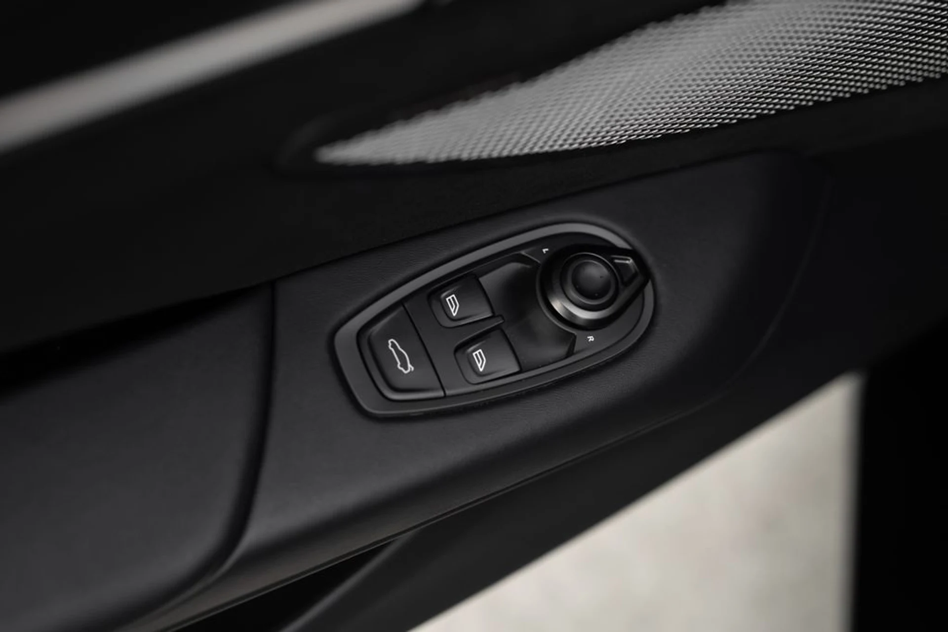 mph031_2377538273_e2f9c80429231b05ef55ed2c61fba684x_9197799f44