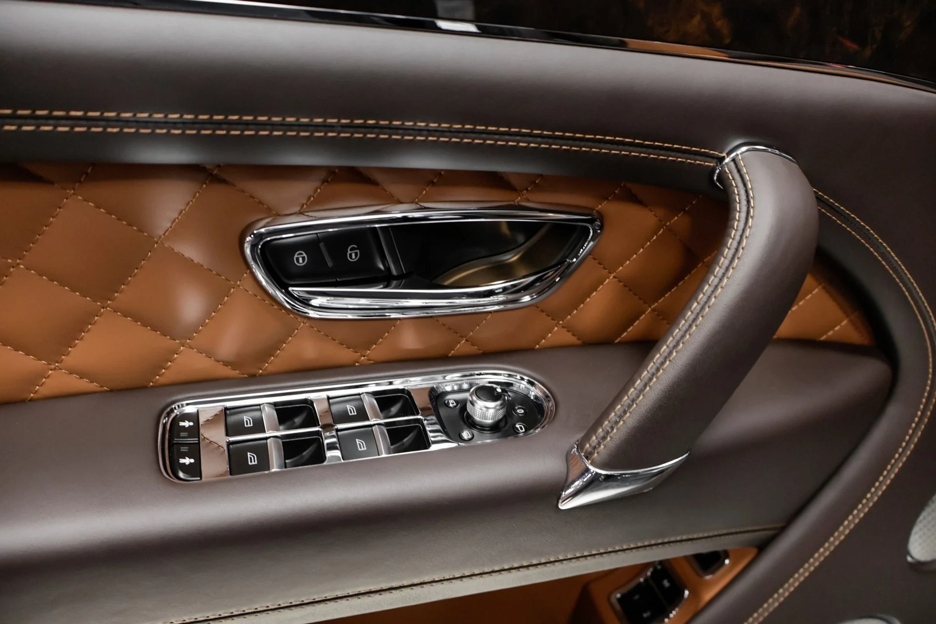 mph031_2384427025_Used_2020_Bentley_Bentayga_V8_1761664862_501ab1f41b