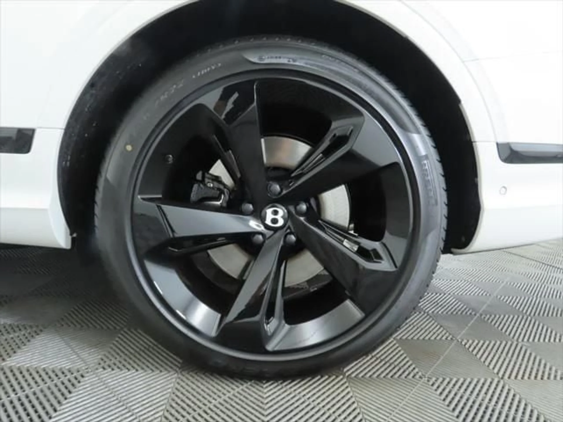 mph031_2385518511_new_2025_bentley_bentayga_8119_22803697_32_640_49830e4ea3