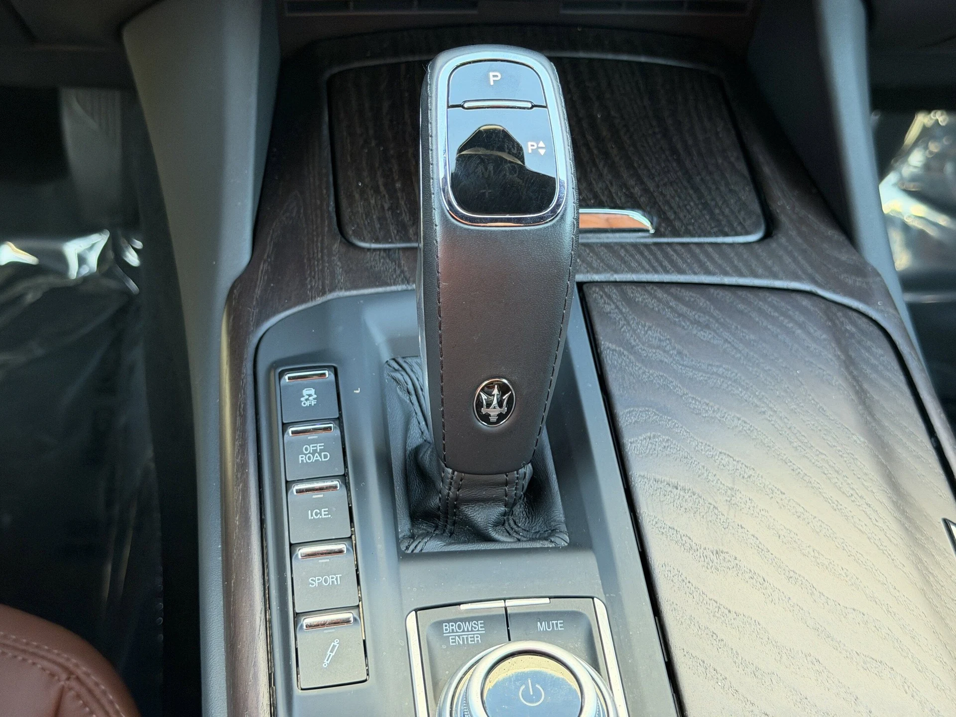 mph031_2390654604_d3536a137cc76876c34f1f070b1ec8b5x_6403e37a98