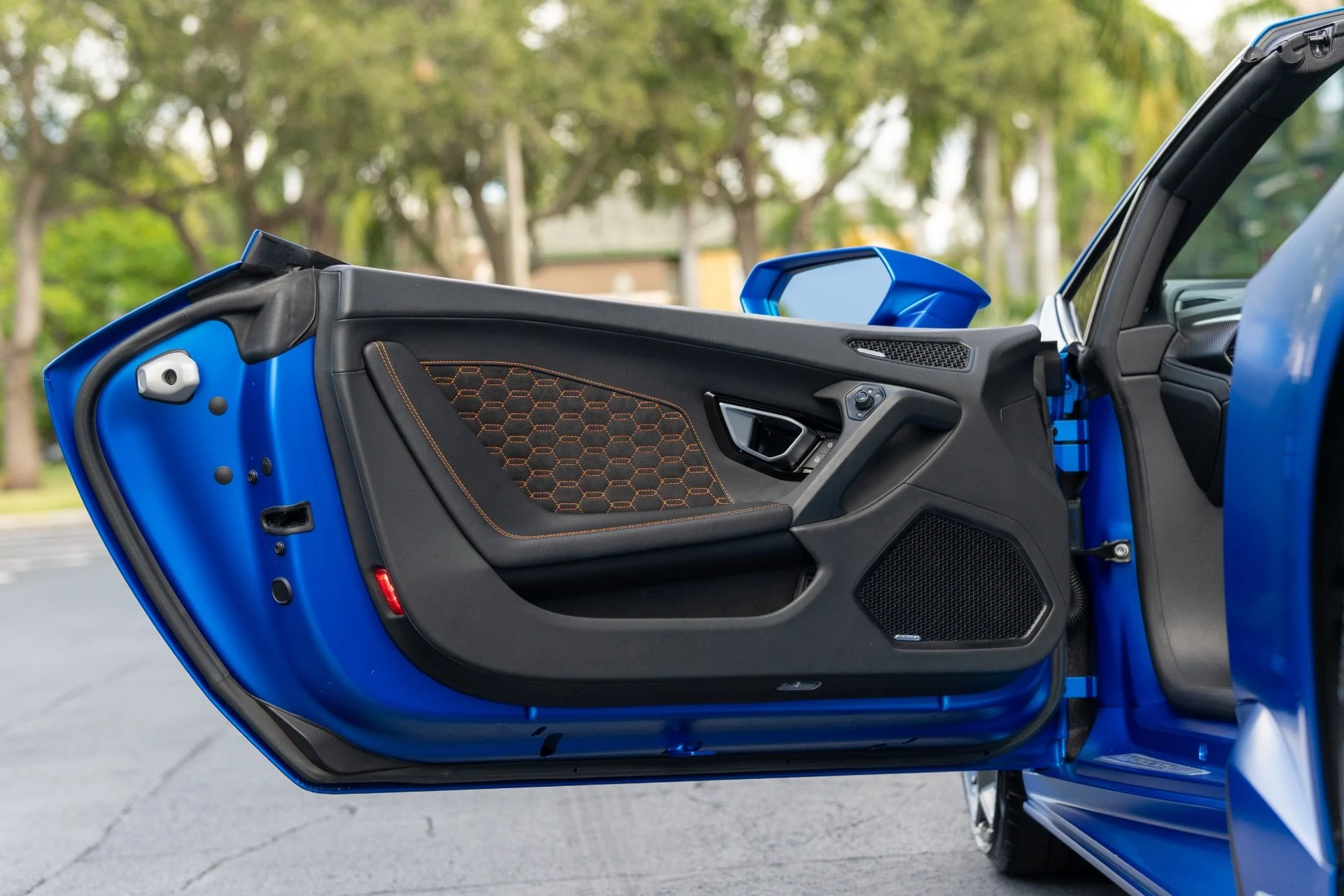 mph031_2394158776_Used_2023_Lamborghini_Huracan_EVO_Spyder_1763055563_087ae8ccb4