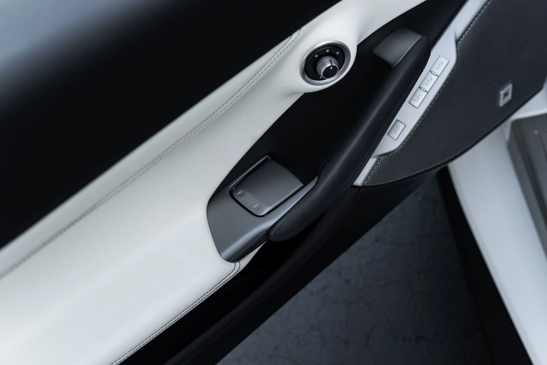 mph031_2402888988_Used_2023_Ferrari_Portofino_M_1766185478_5c53333101