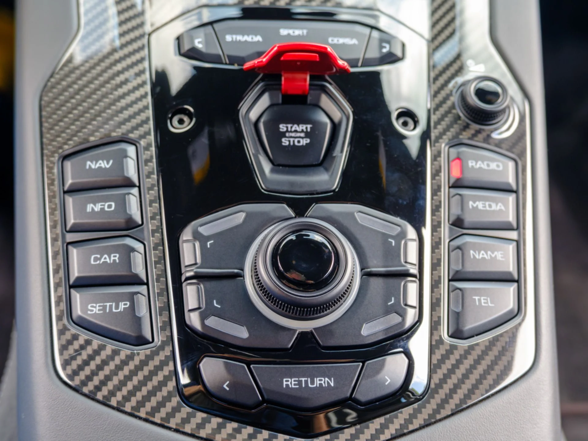 mph031_2406102968_Used_2018_Lamborghini_Aventador_S_1778520653_17e90ec40e