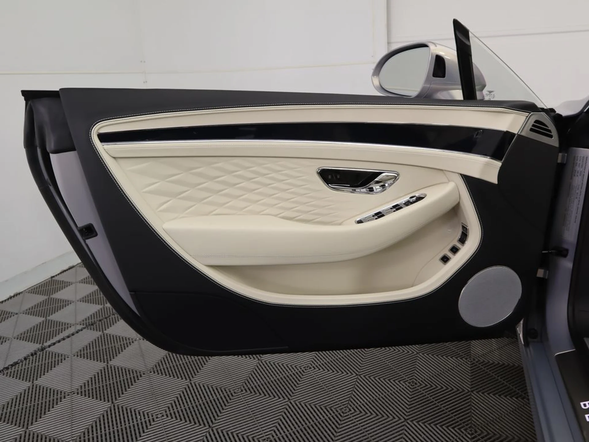 mph031_2406865917_new_2026_bentley_continental_gtc_8119_22950938_32_1024_16d1bb7bbc