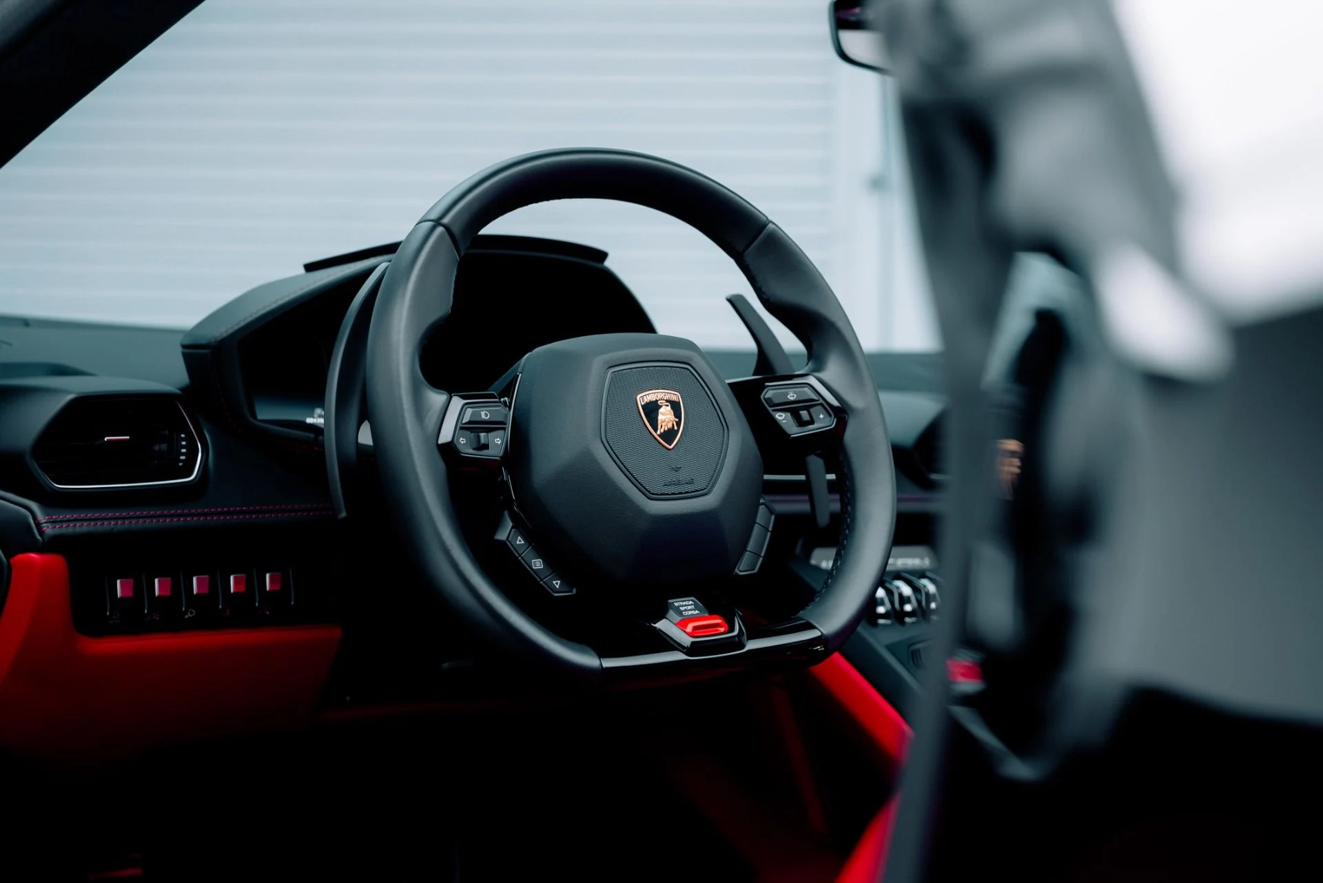 mph031_2415680767_Used_2019_Lamborghini_Huracan_LP_580_2_Spyder_1763507934_7e7f3aff68