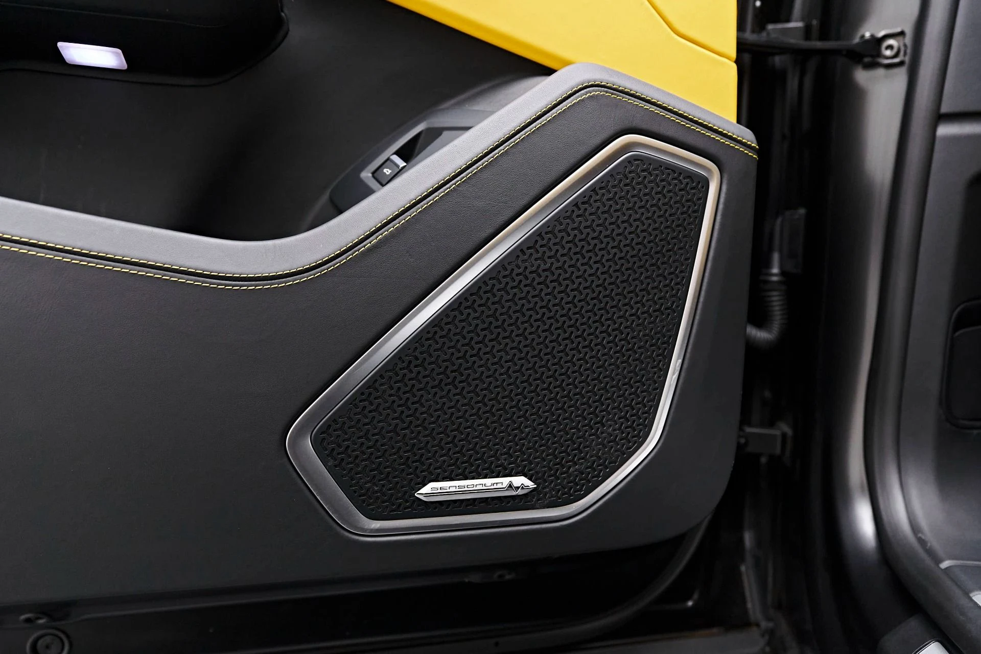 mph031_2425949801_Used_2022_Lamborghini_Urus_1714440387_0c8ee3db72