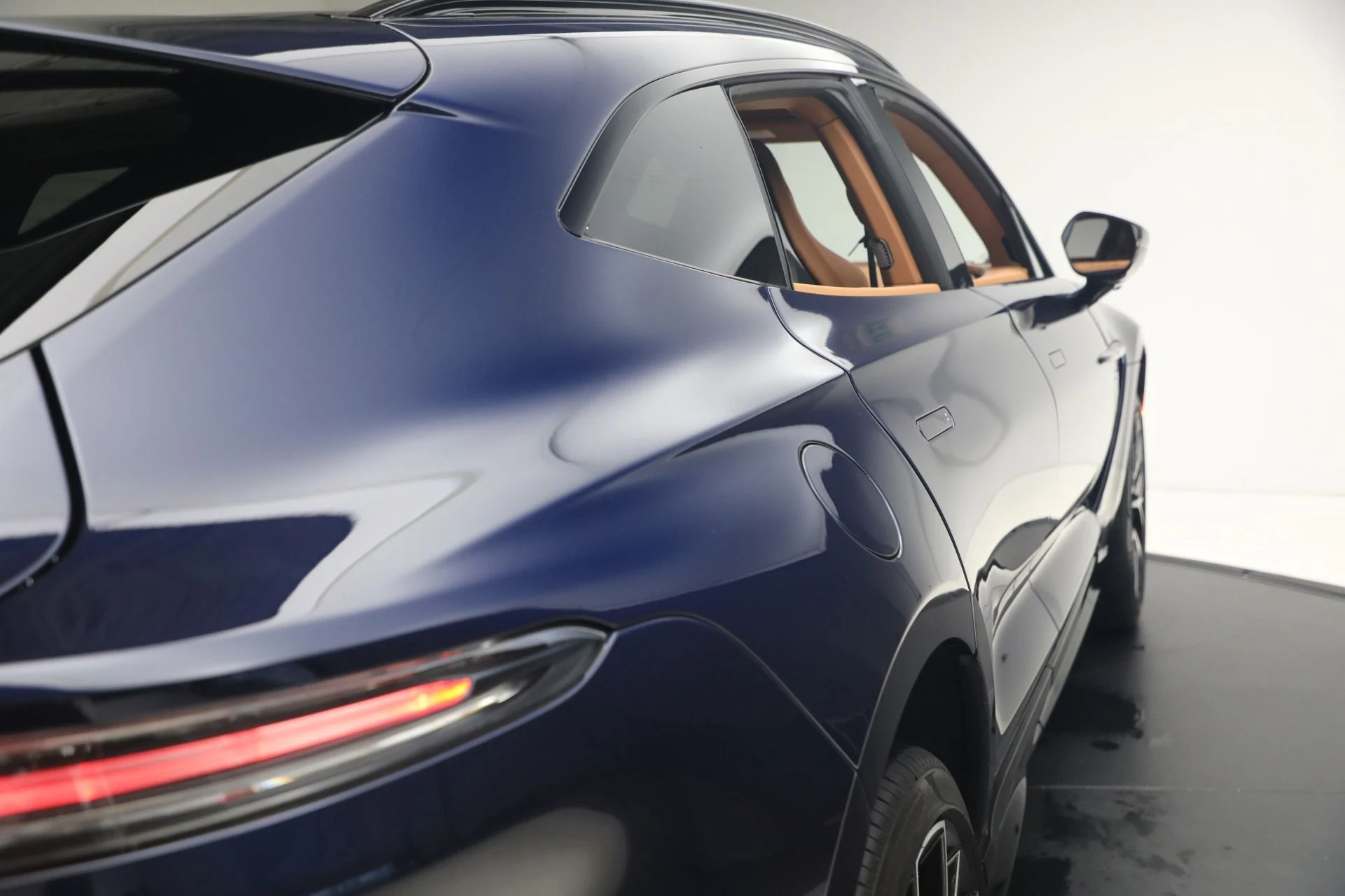 mph031_2432189703_New_2026_Aston_Martin_DBX_S_1787860964_03f3237fa7