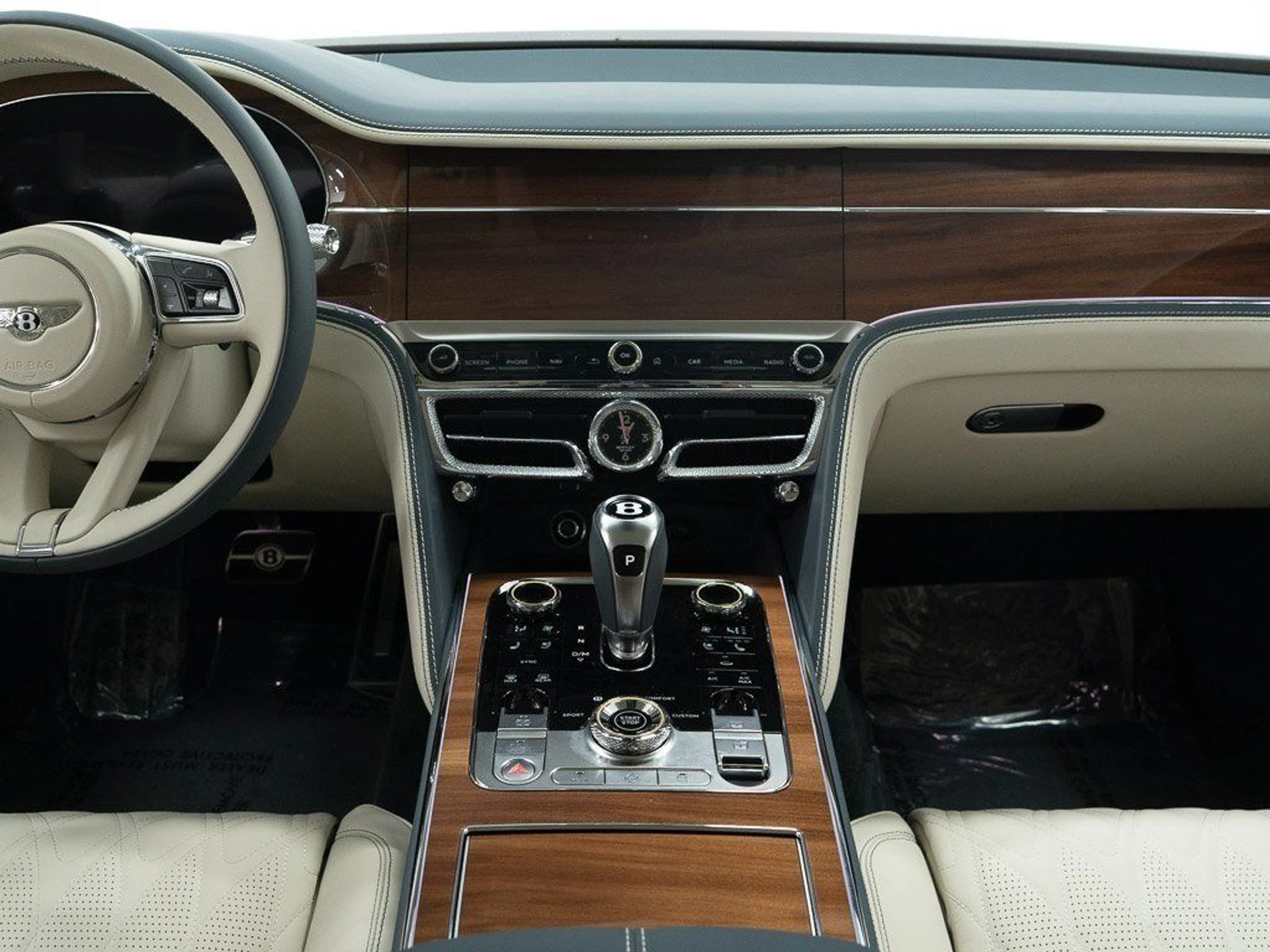 mph031_2433737795_54a7b35c8e345016cf39ba0b705702e9_d40e83f450