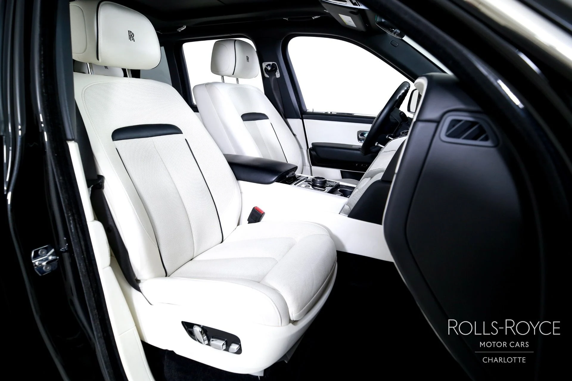 mph031_2434109365_Used_2022_Rolls_Royce_Cullinan_1754585969_ba09728219