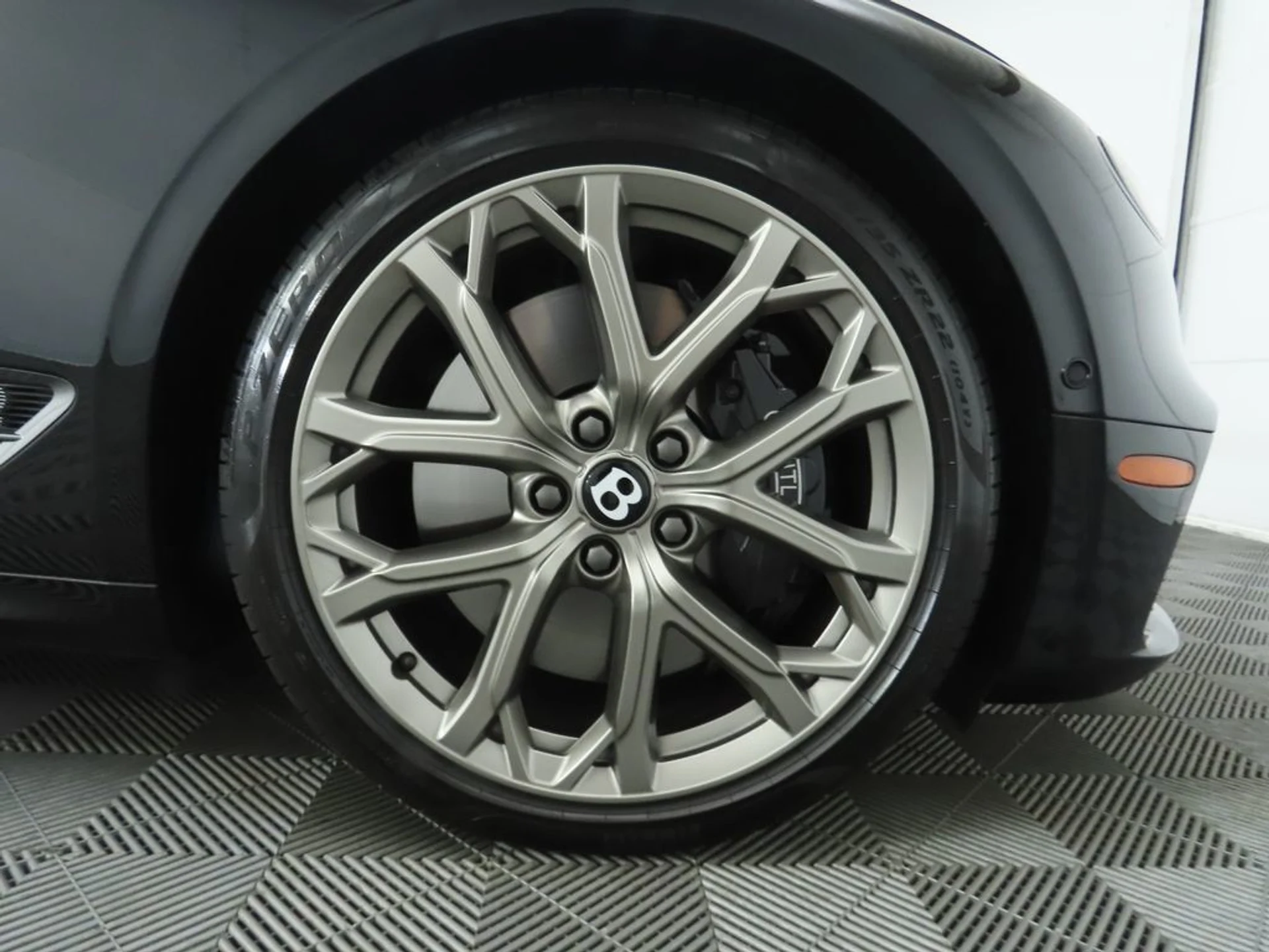 mph031_2435853545_used_2024_bentley_continental_gtspeedcoupe_8119_22898884_32_1024_b47be66beb