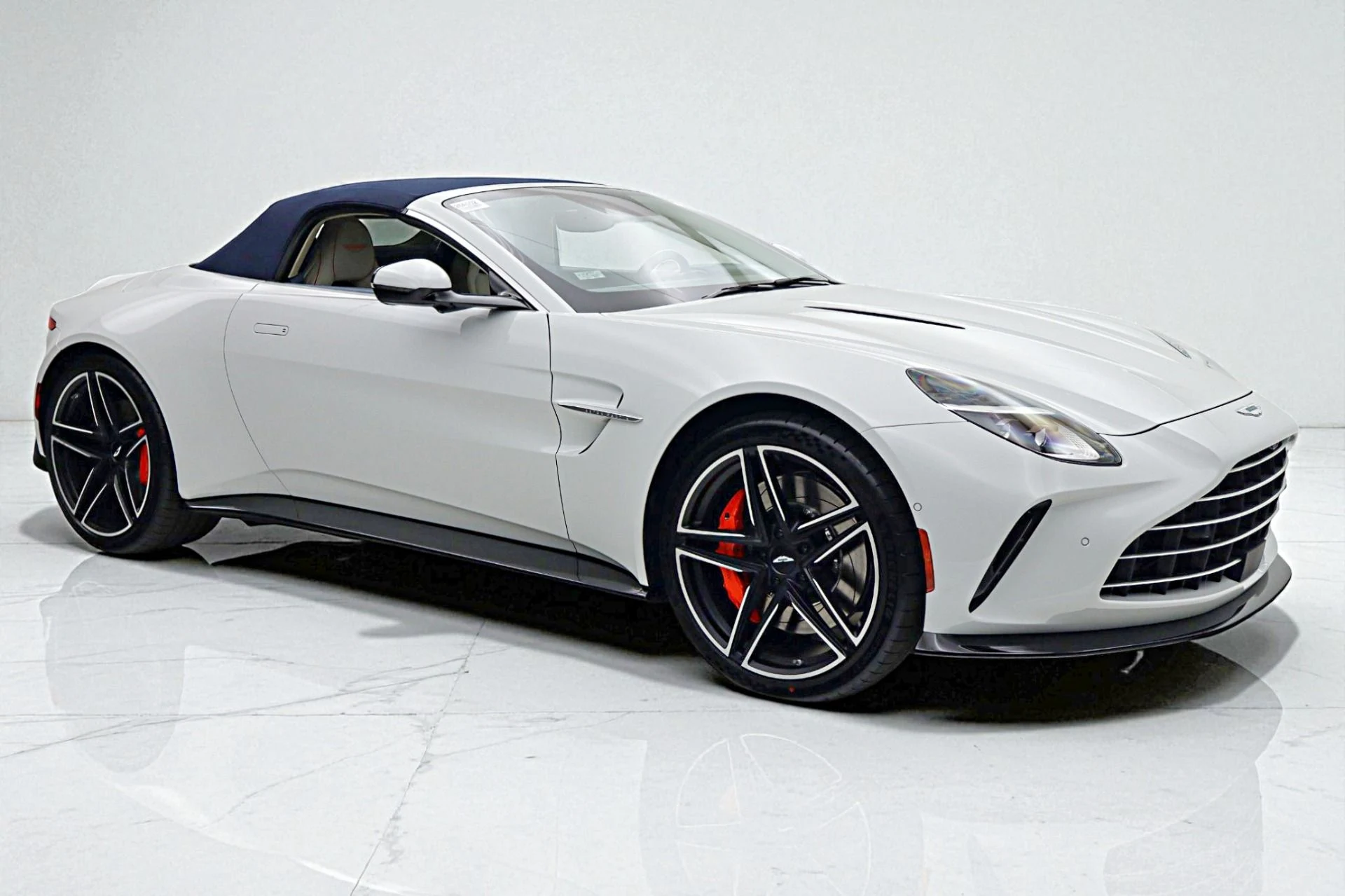 mph031_2437549953_New_2026_Aston_Martin_Vantage_Roadster_a983e3c274