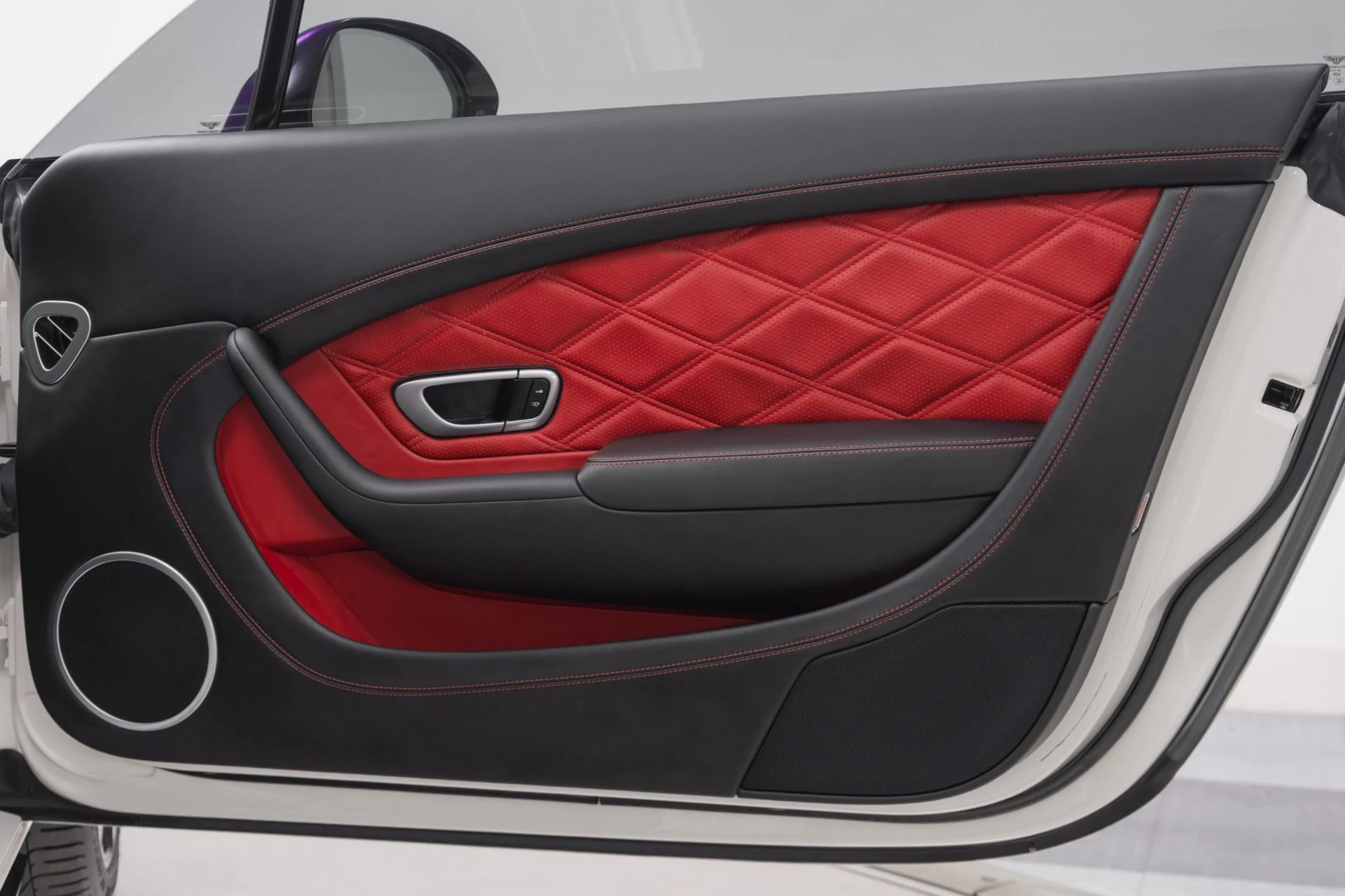 mph031_2438569188_Used_2015_Bentley_Continental_GT_V8_S_Mulliner_Driving_Specification_Two_Tone_Interior_1776277868_8b8024c32d