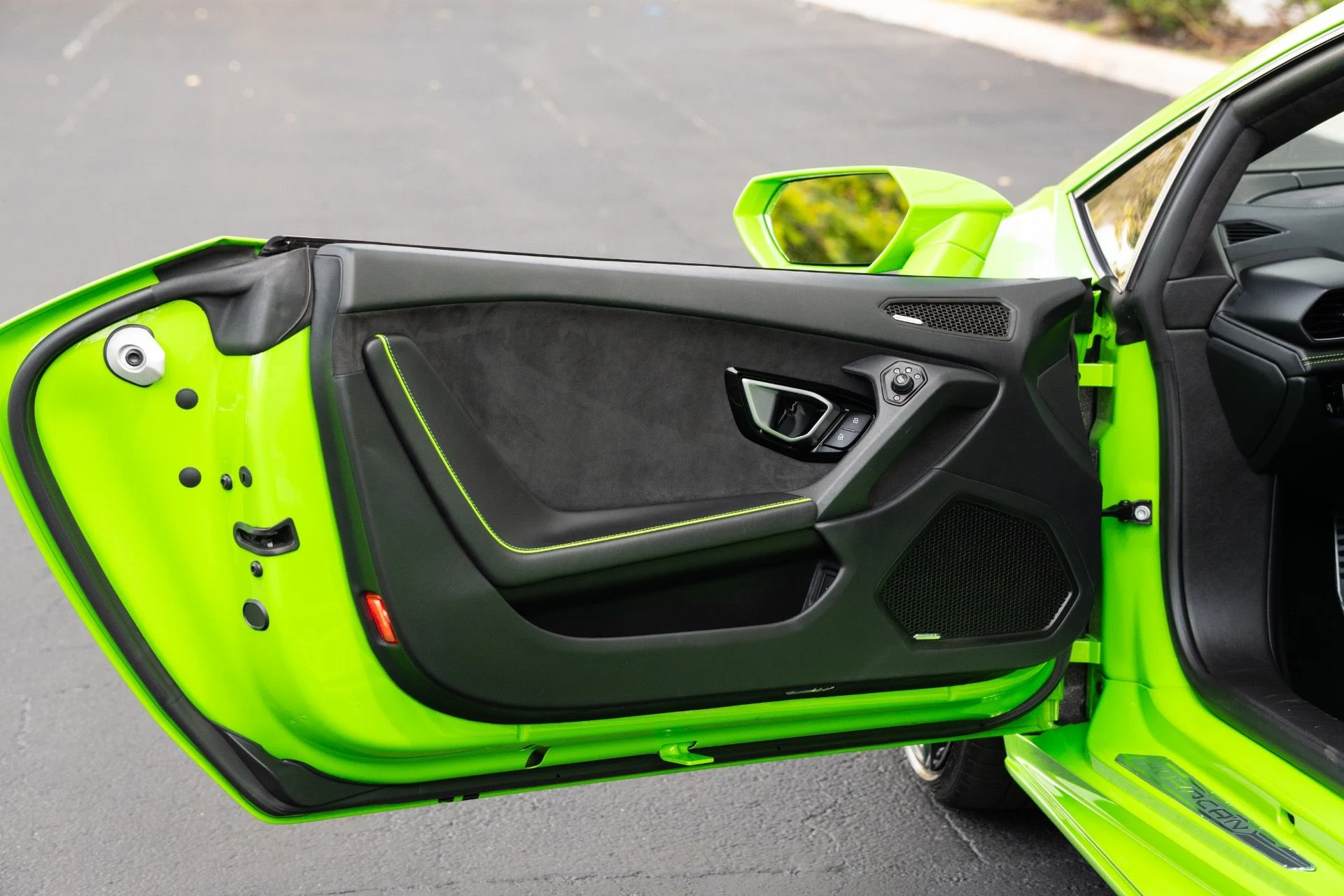 mph031_2445453830_Used_2020_Lamborghini_Huracan_EVO_1770872075_eb040f2a59