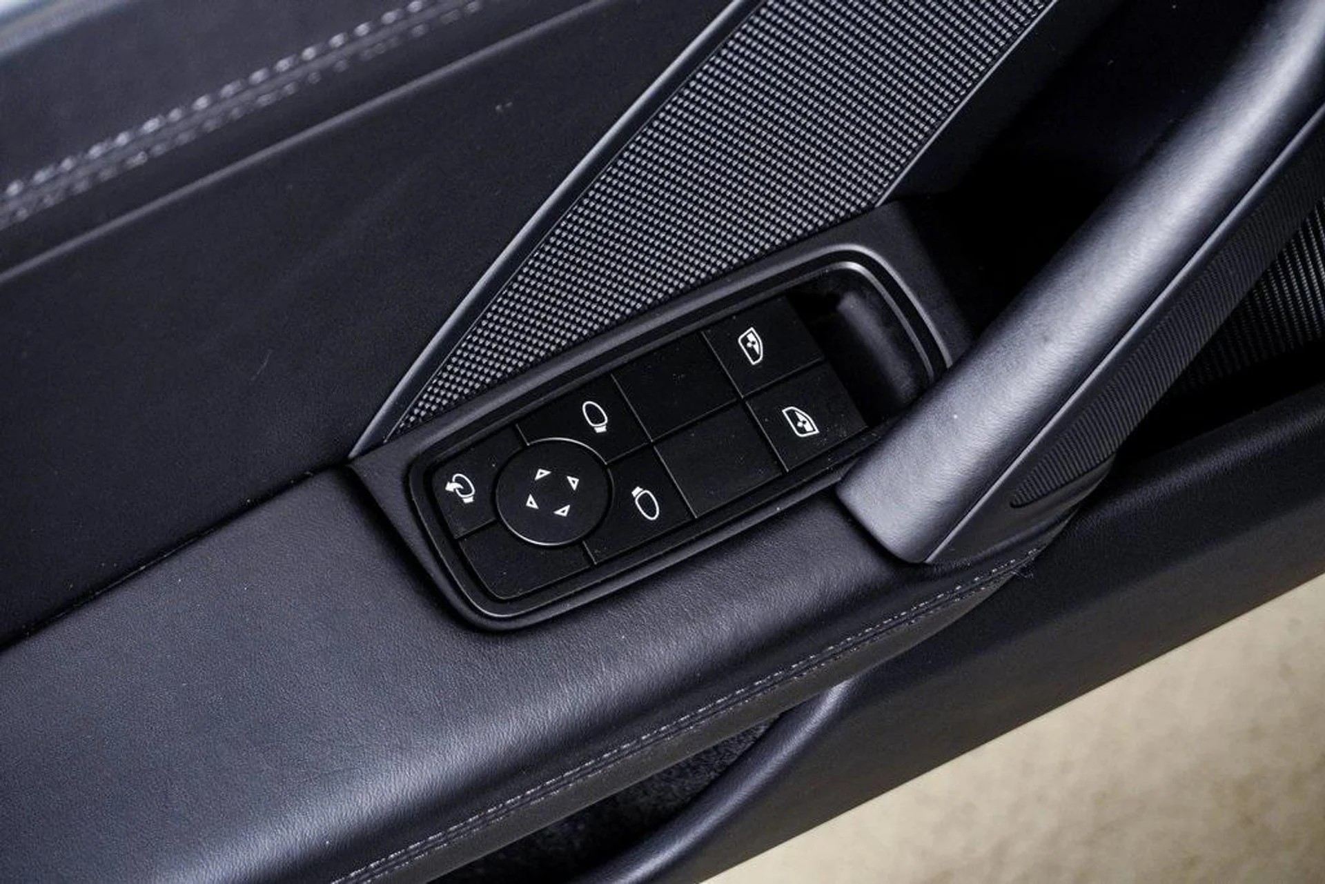 mph031_2446366155_N_Dwr_B_nl_Zb_KPH_Qz_X_h_SO_LZRI_Fg_a6d77de09f