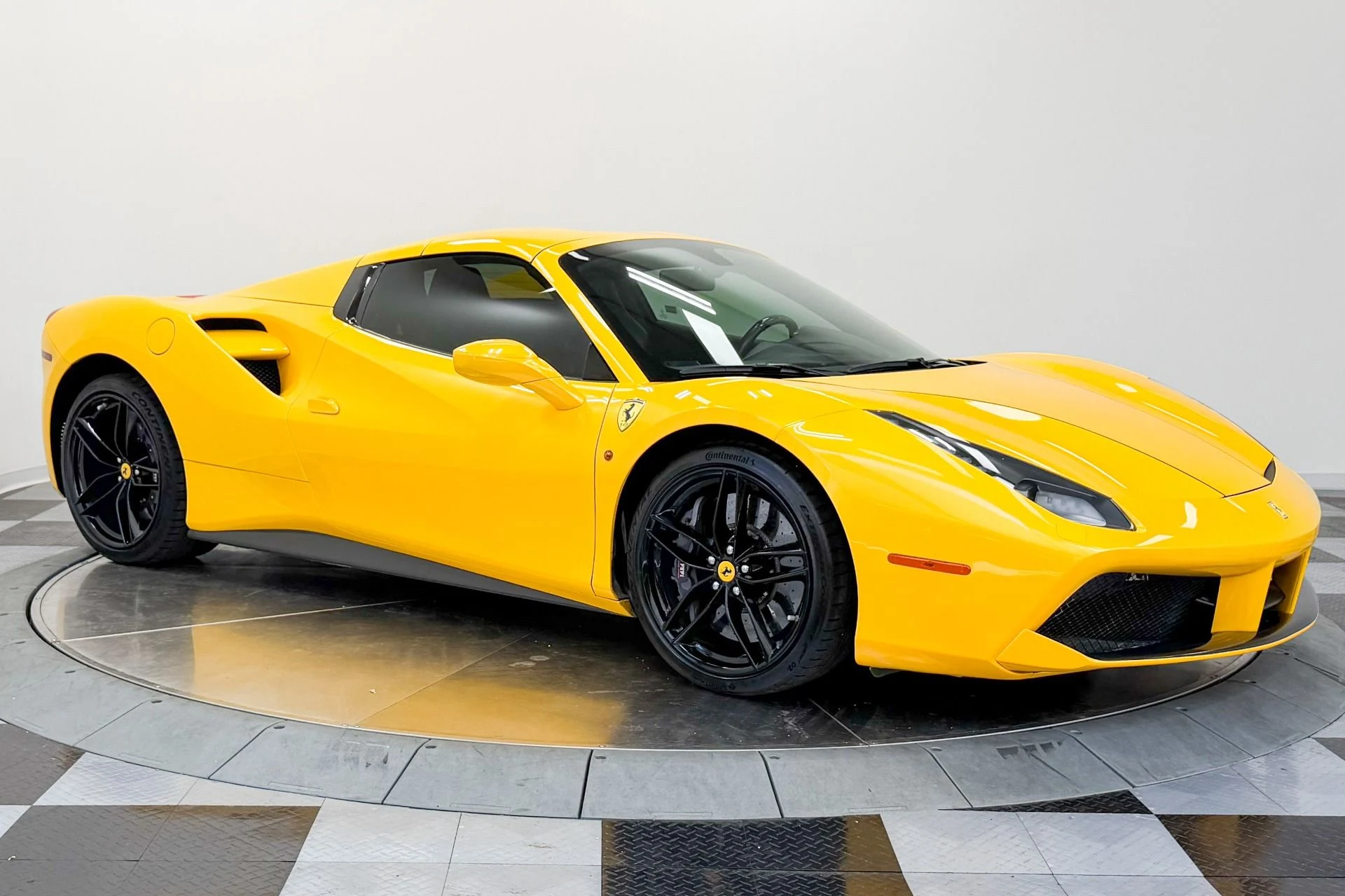 mph031_2447413075_Used_2017_Ferrari_488_Spider_Carbon_Fiber_Racing_Seats_Extensive_Carbon_Fiber_1782928237_caef21b683