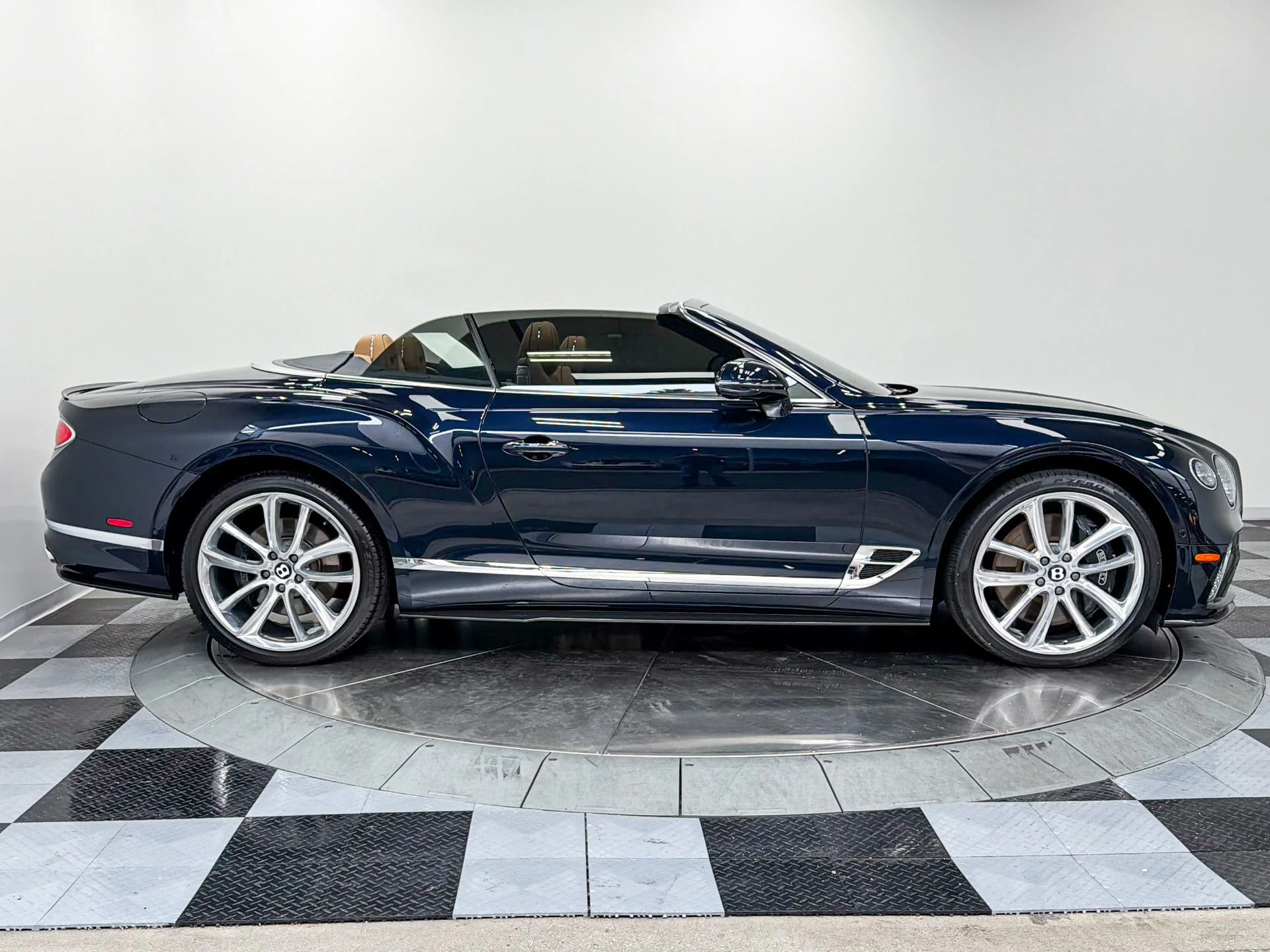 mph031_2462172310_Used_2021_Bentley_Continental_GTC_V8_Mulliner_Driving_Specification_Touring_Specification_1781894171_4aca3ddeaa