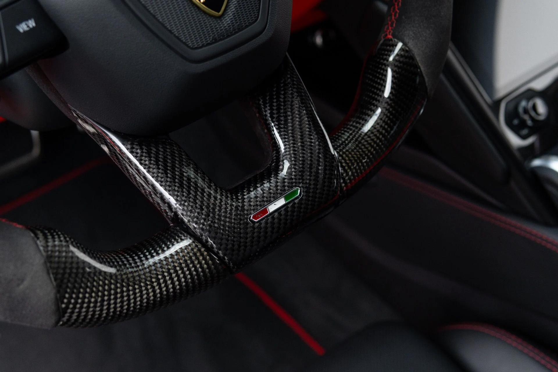 mph031_2475703802_Used_2022_Lamborghini_Urus_1773951394_9a0d6be6af