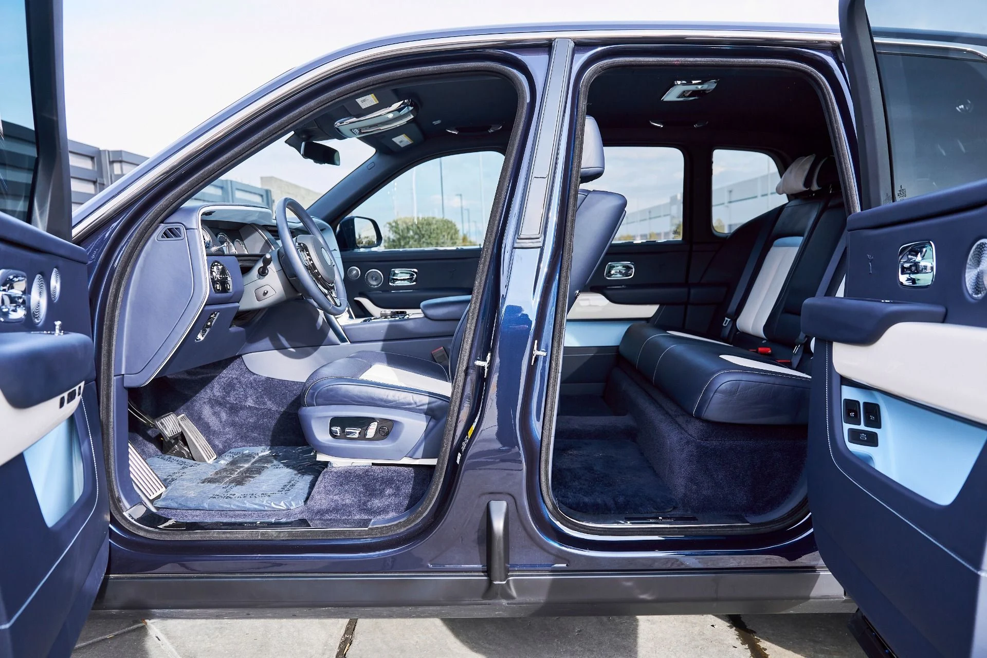 mph031_2486675507_Used_2022_Rolls_Royce_Cullinan_1767746783_4aefa28ff7