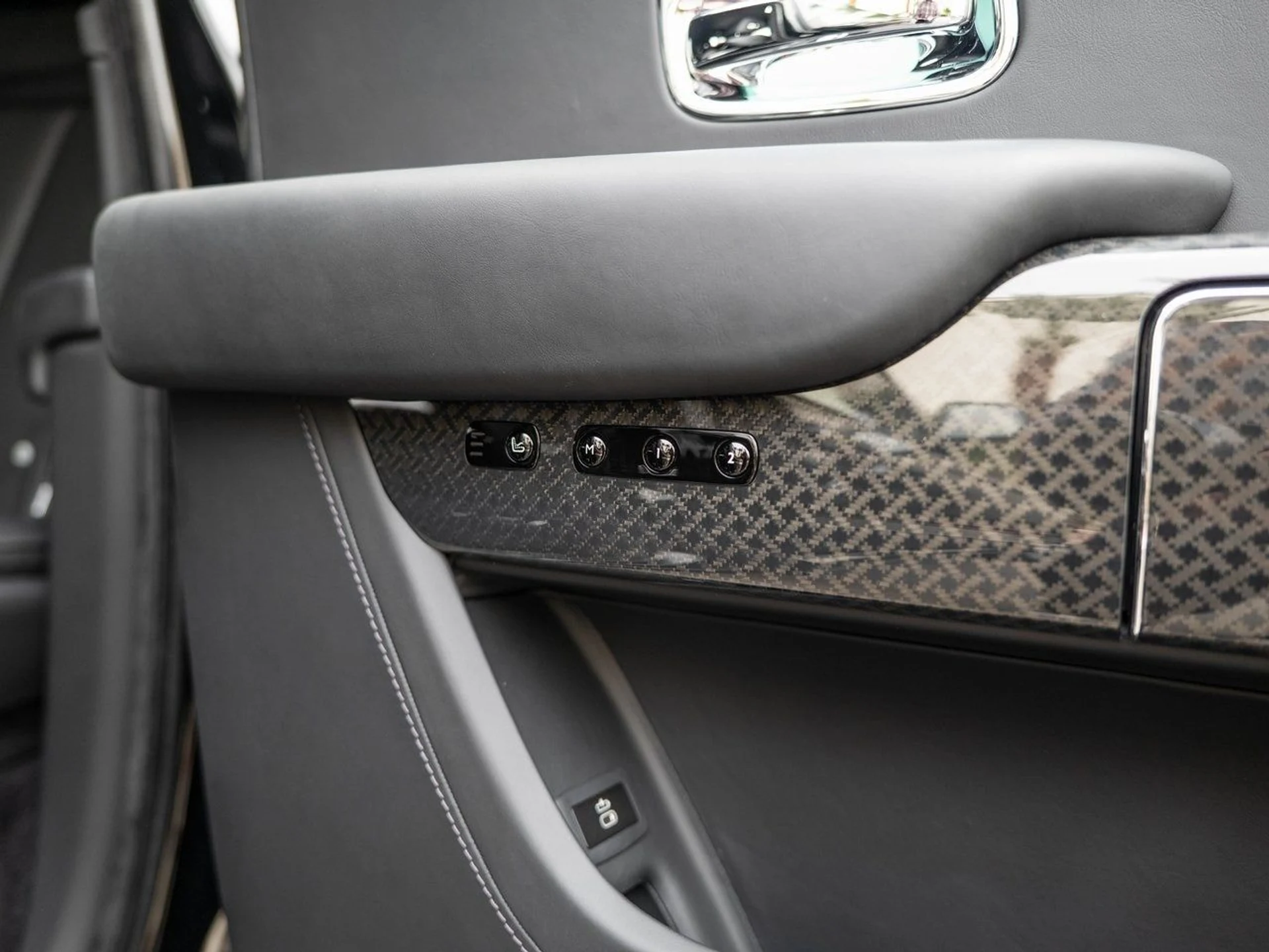 mph031_2494951087_194198baaf18c31af67f26b88b24ab1bx_067320d398