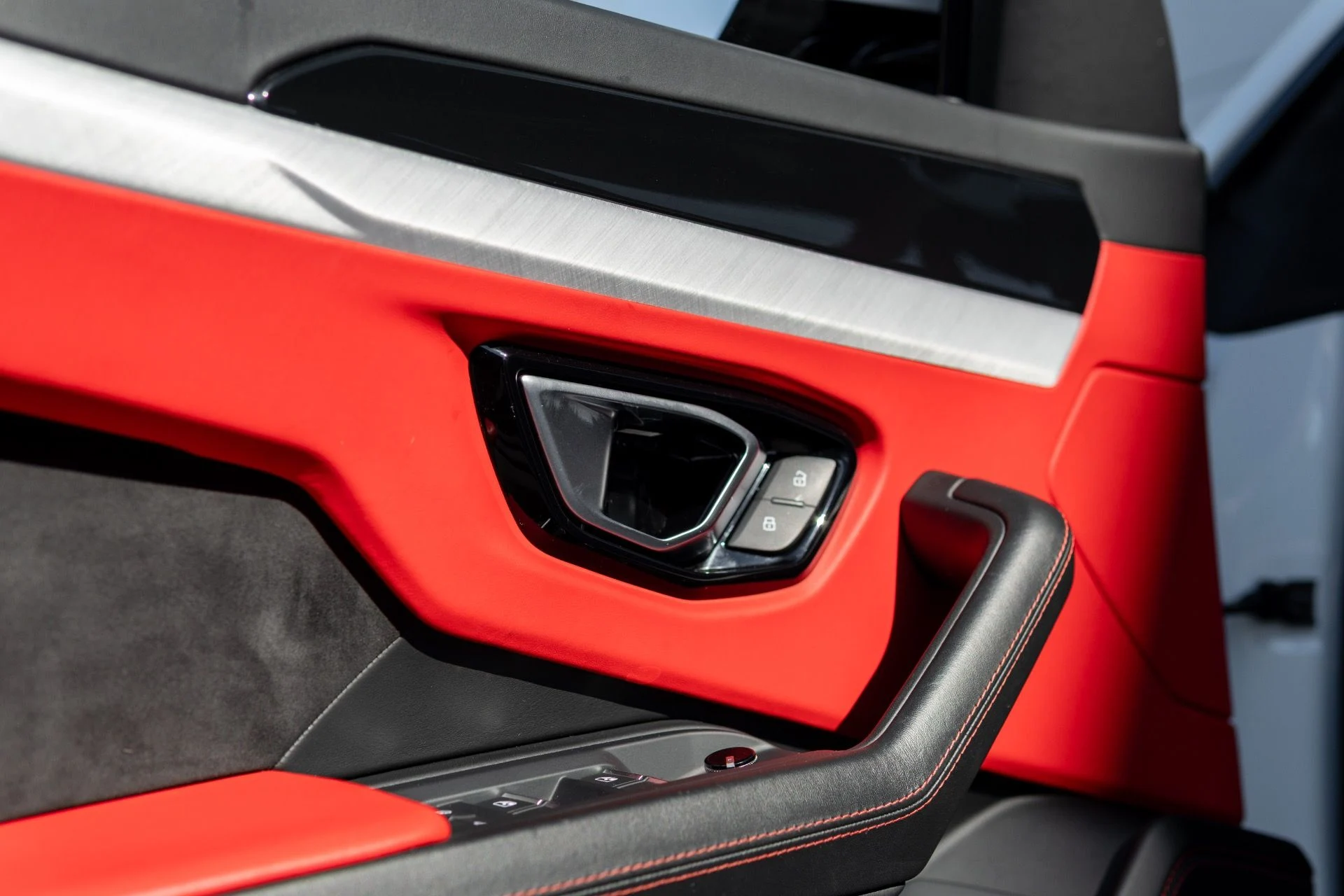 mph031_2503409857_Used_2021_Lamborghini_Urus_1767069879_bae1fa88ef