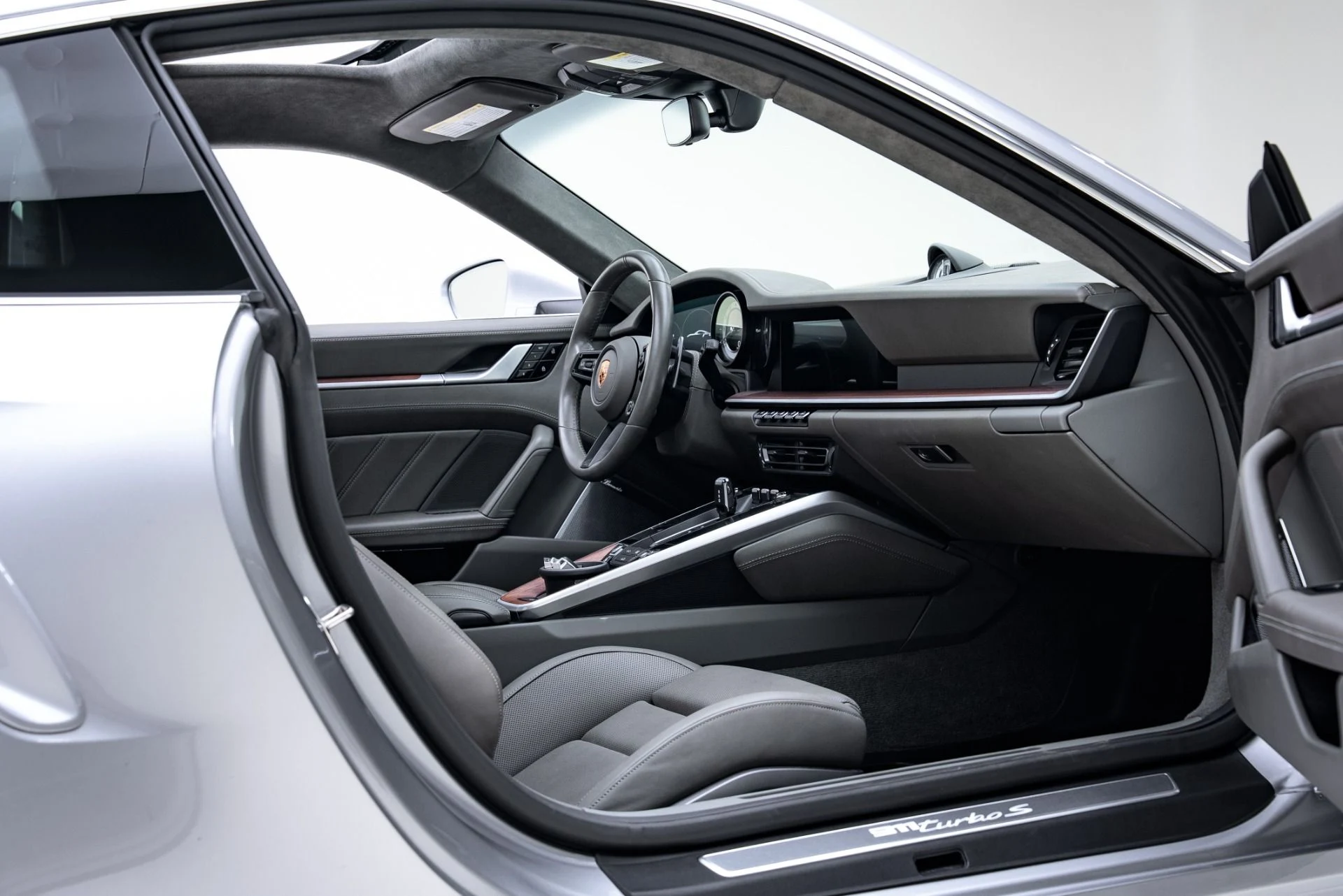 mph031_2510246521_Used_2021_Porsche_911_Turbo_S_1776281036_3c511df05c