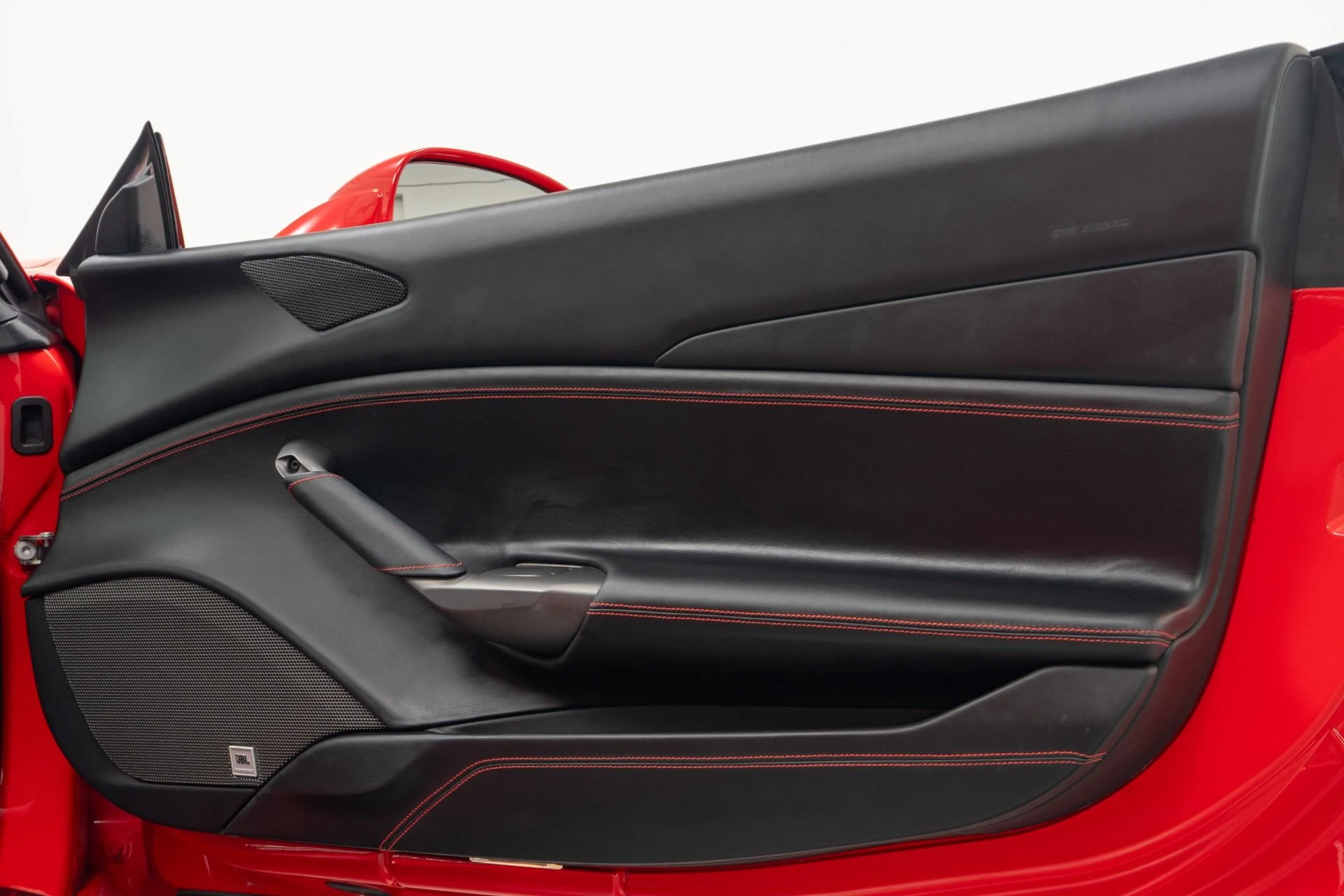 mph031_2523854699_Used_2017_Ferrari_488_Spider_1776892086_49969bf20f