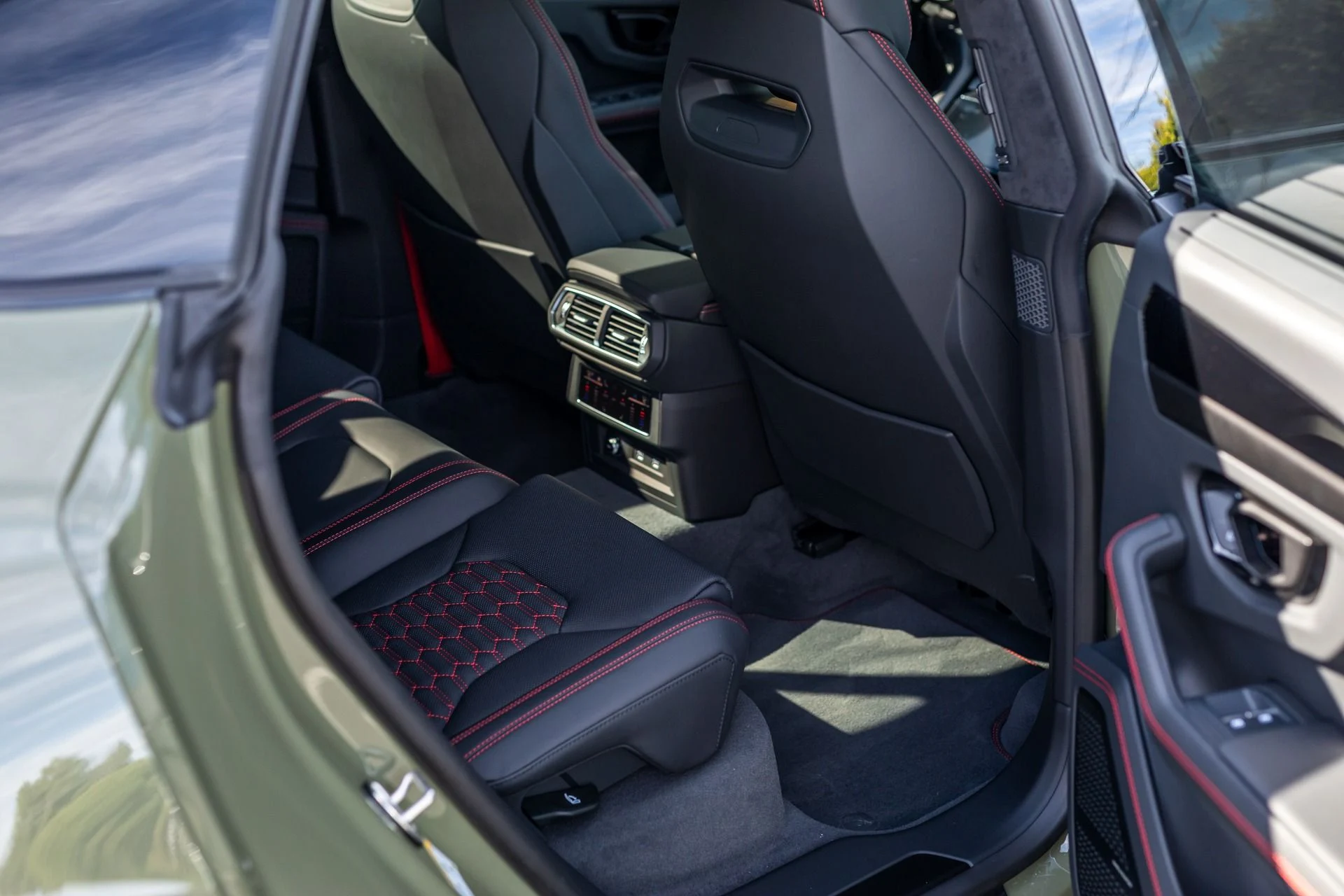 mph031_252487330_Used_2023_Lamborghini_Urus_S_1764103574_f780fe484f