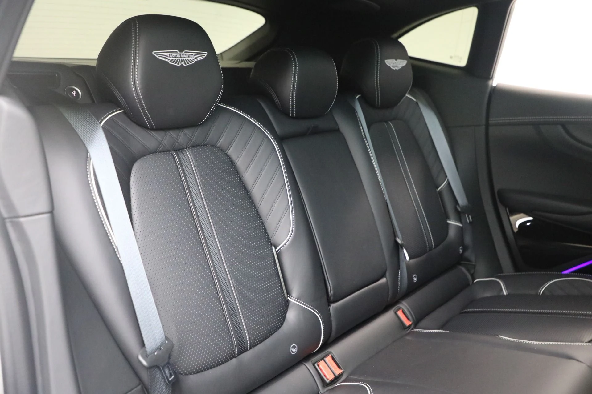 mph031_2528260955_New_2026_Aston_Martin_DBX_707_1767813169_e005a2bab0