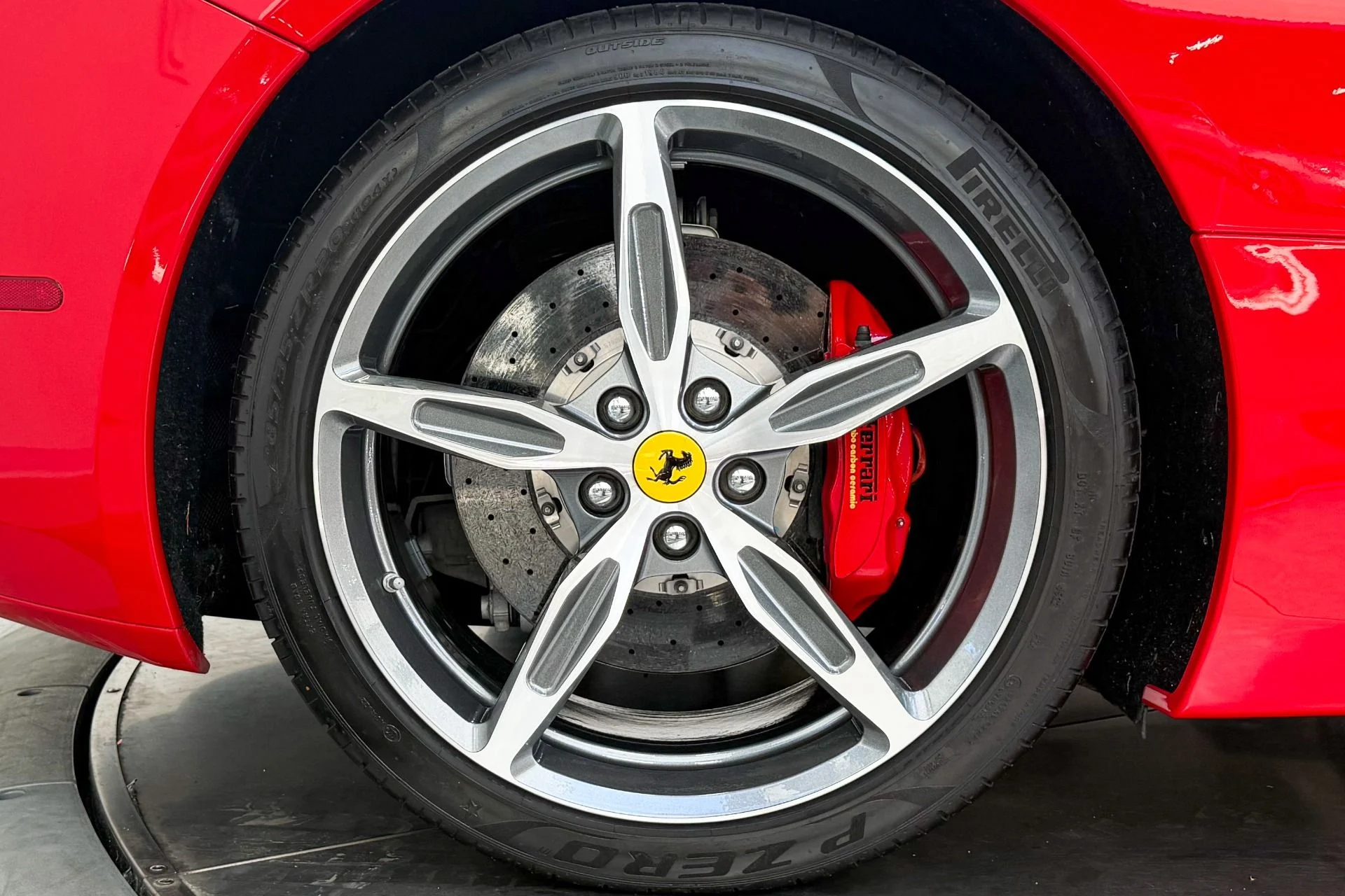 mph031_2543267598_Used_2014_Ferrari_California_Daytona_Seats_490_Horsepower_Carbon_Fiber_Steering_Wheel_w_LE_Ds_1783362230_a03d3d803b