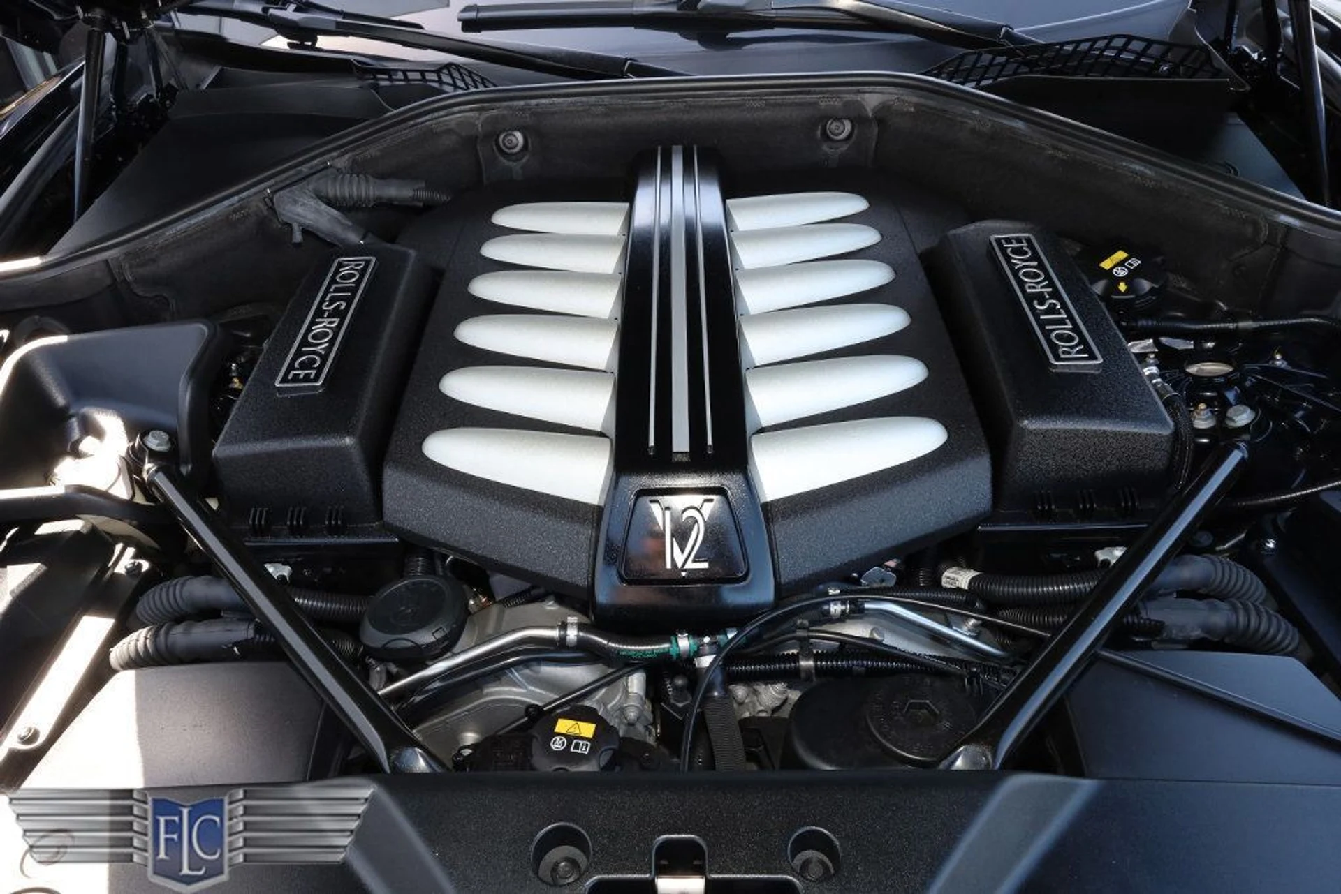 mph031_2551746510_used_2016_rolls_royce_dawn_2drconvertible_6305_22995256_32_1024_cc6f778654