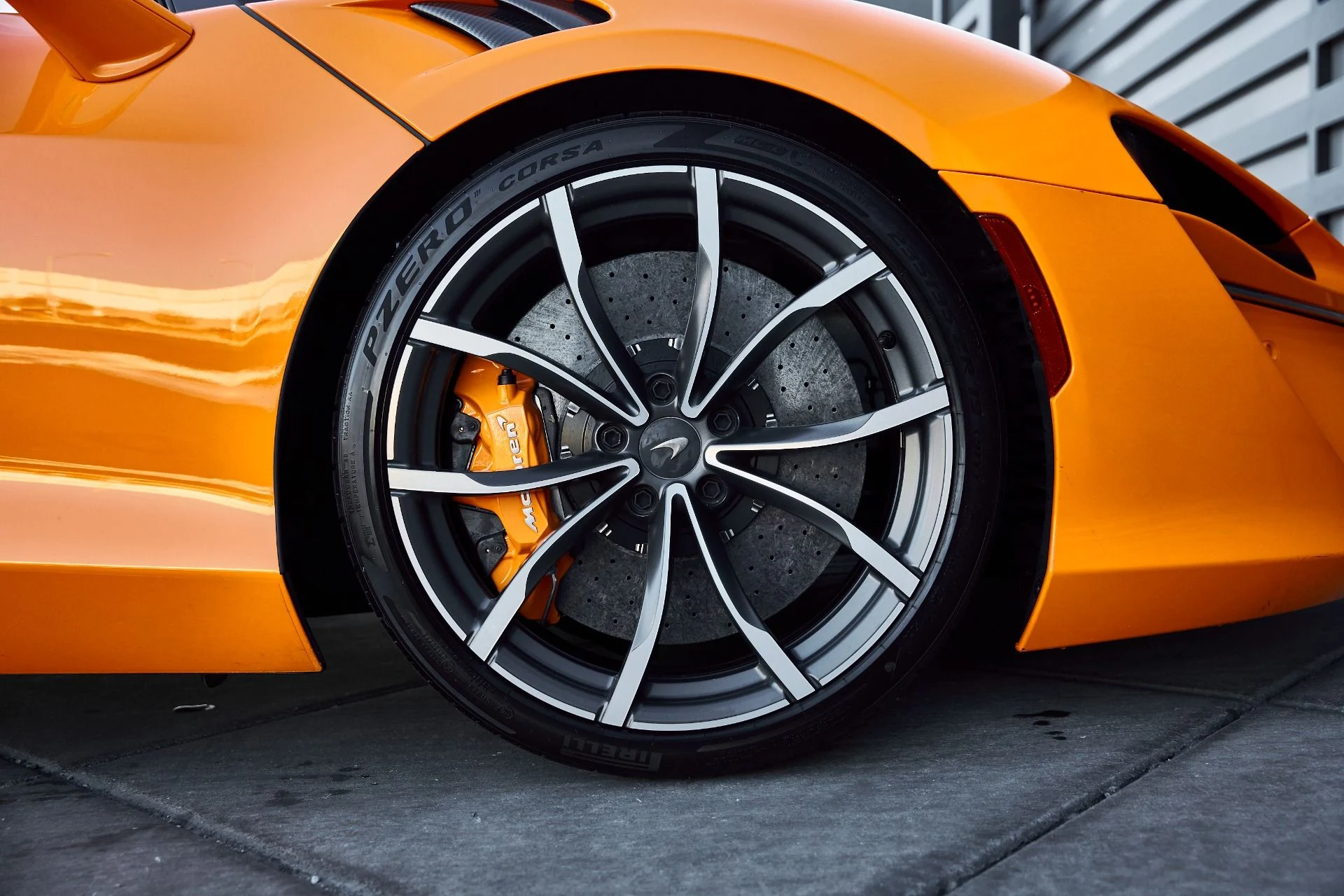 mph031_2552808377_Used_2025_Mc_Laren_Artura_Performance_1769481834_8b5a778863