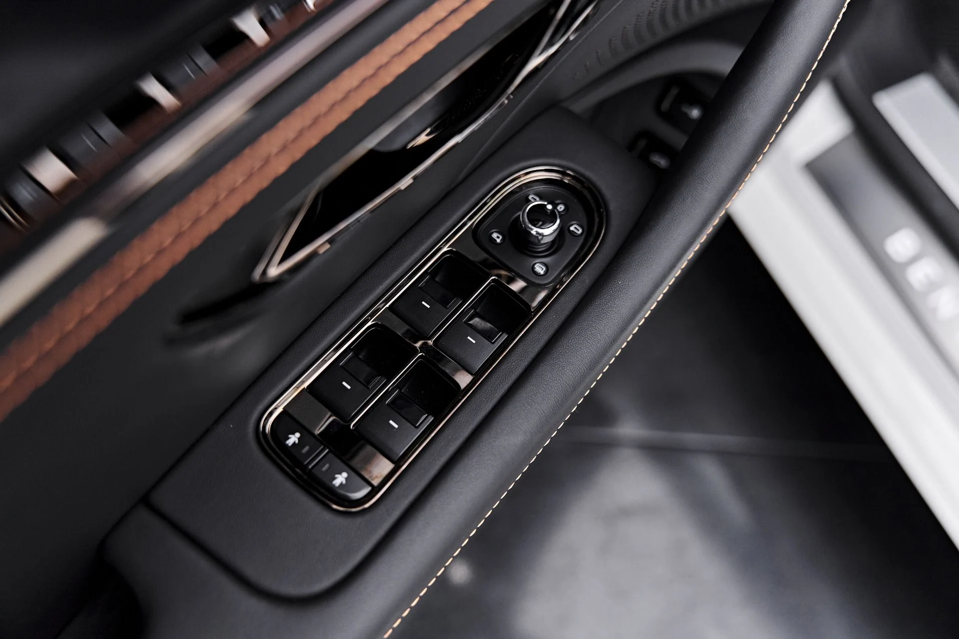 mph031_2555303864_Used_2025_Bentley_Flying_Spur_Black_Edition_1790368085_1d688434f7