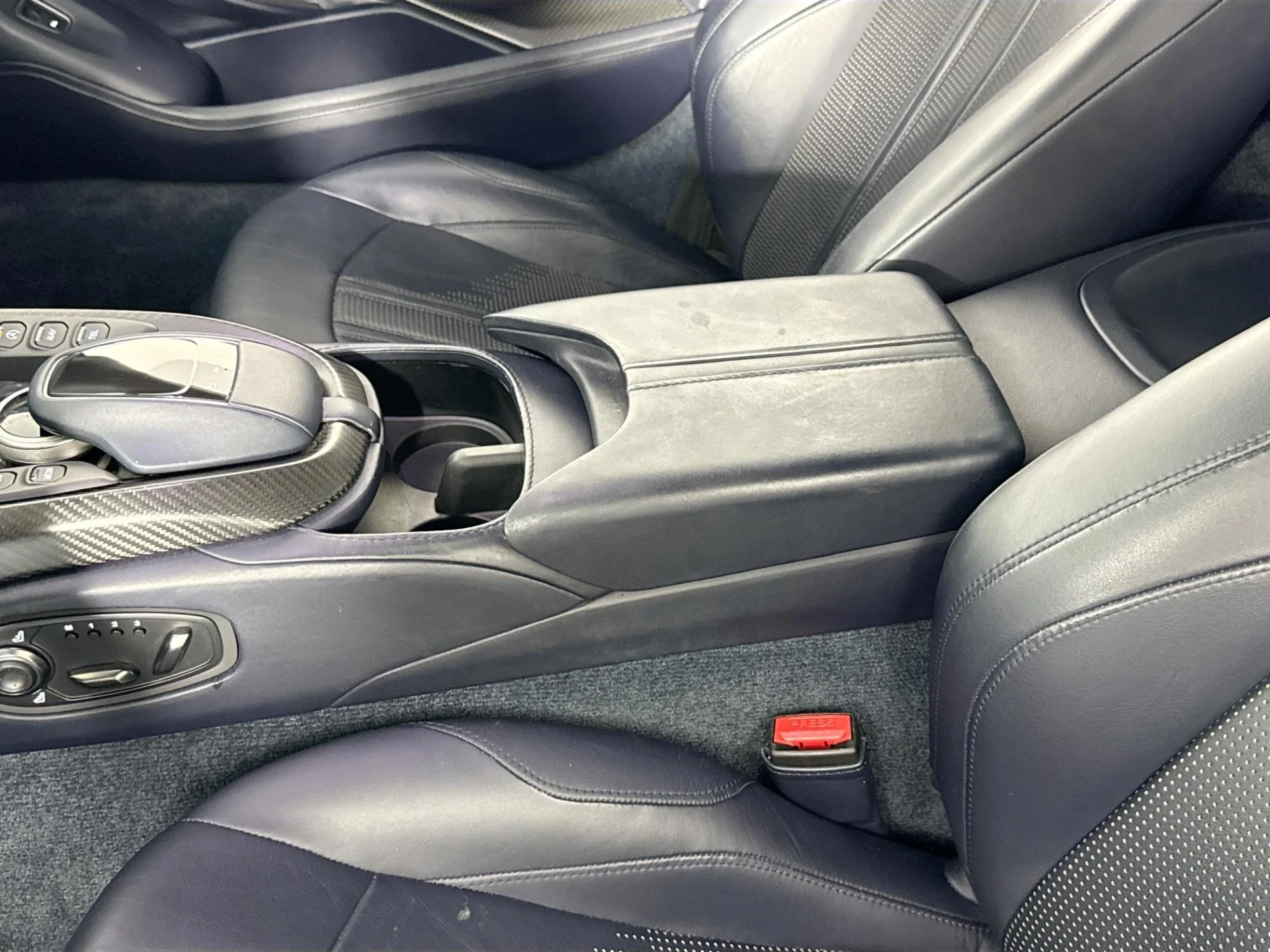 mph031_2558362021_Used_2019_Aston_Martin_Vantage_1784071679_4b09c1017f