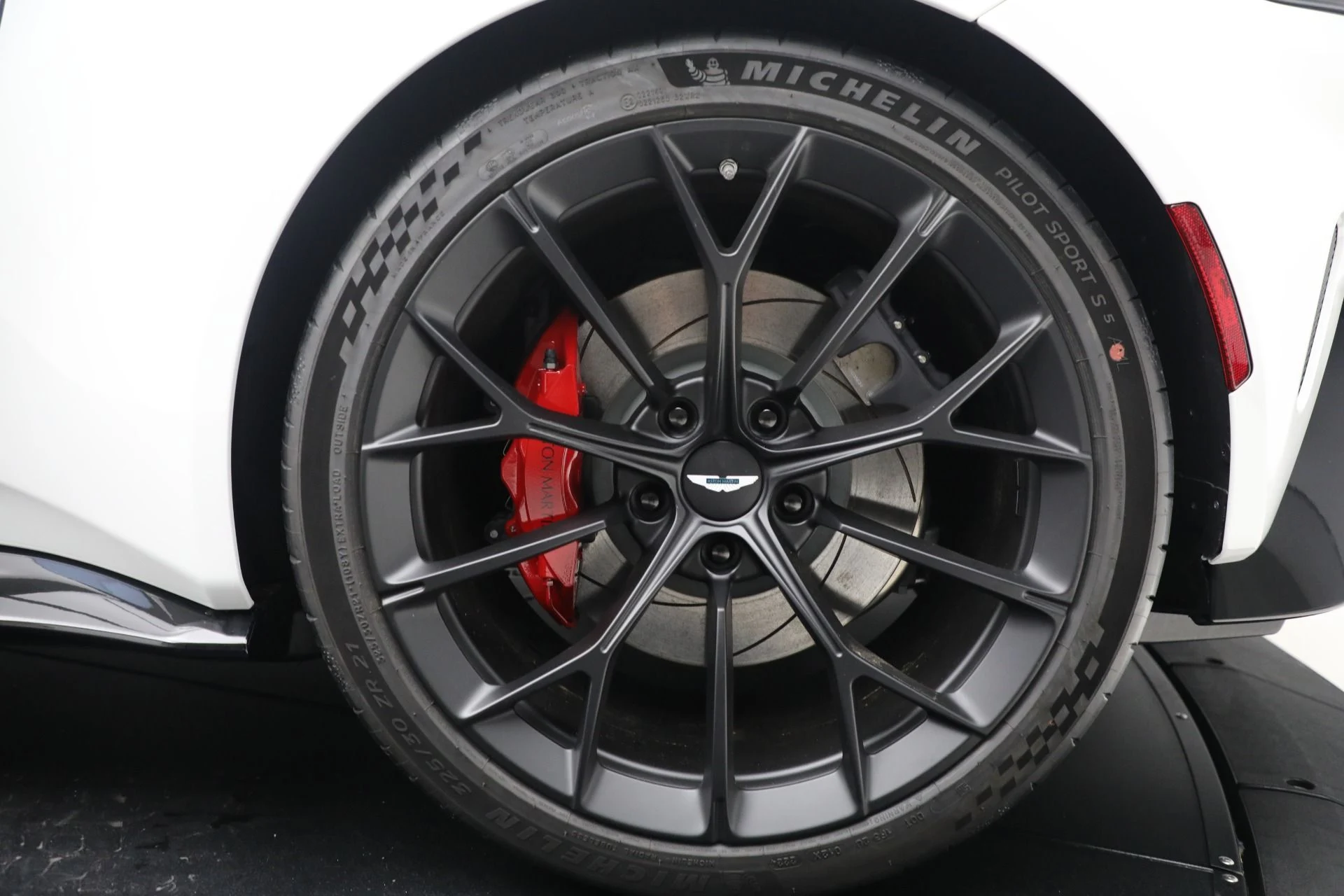 mph031_2564532495_New_2025_Aston_Martin_Vantage_529135c536
