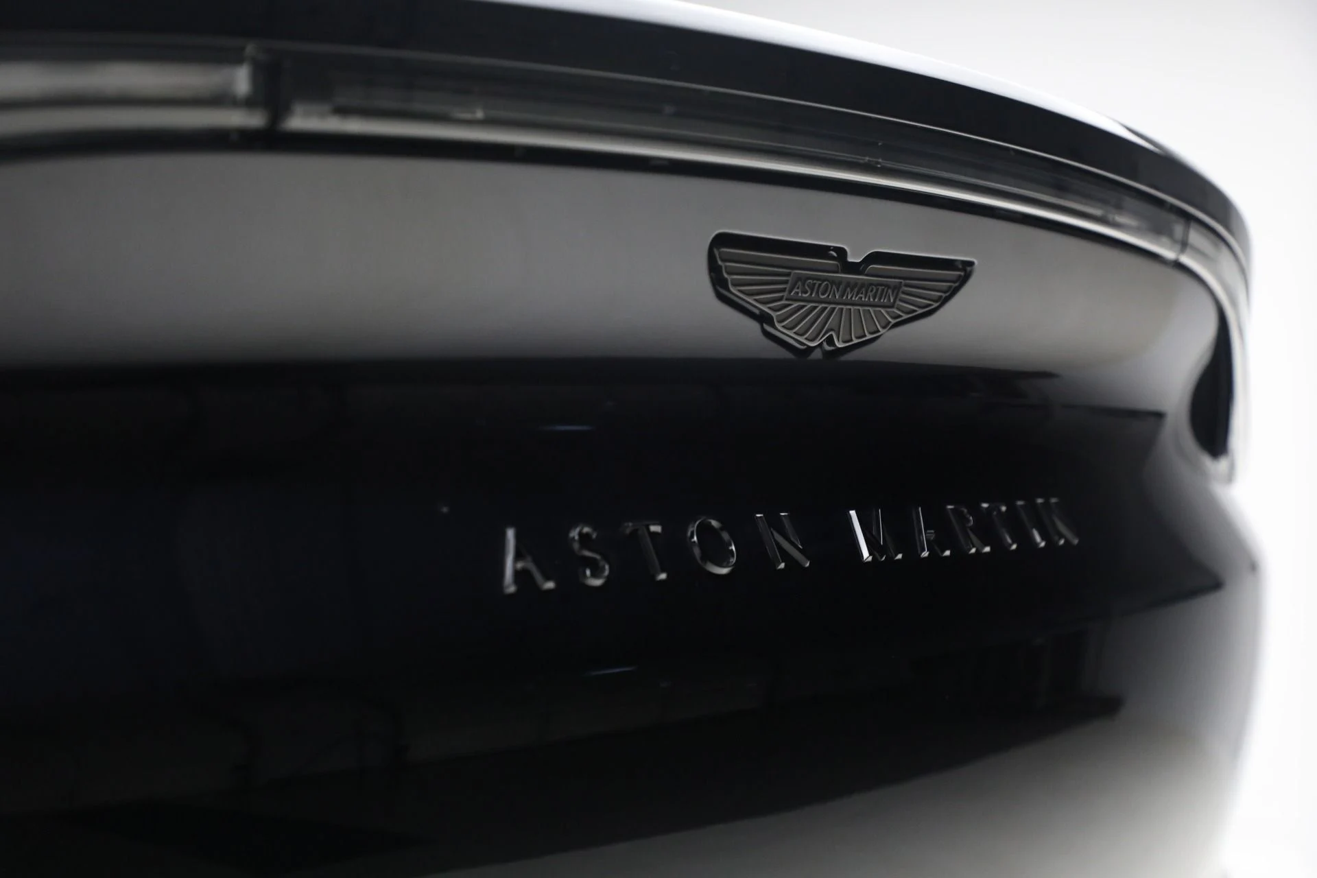mph031_2566603780_New_2025_Aston_Martin_DBX_707_fa0baab082