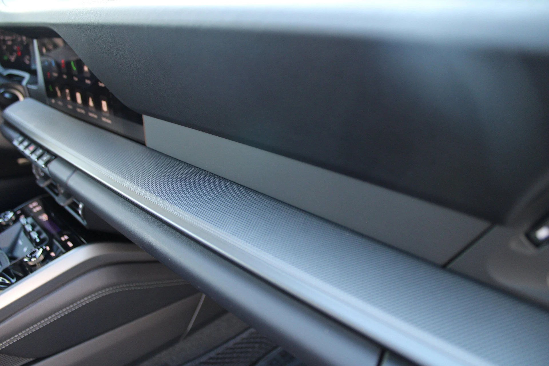 mph031_2568380763_ead95f6df162f3ca9ae97a7d241889eax_2724de4556