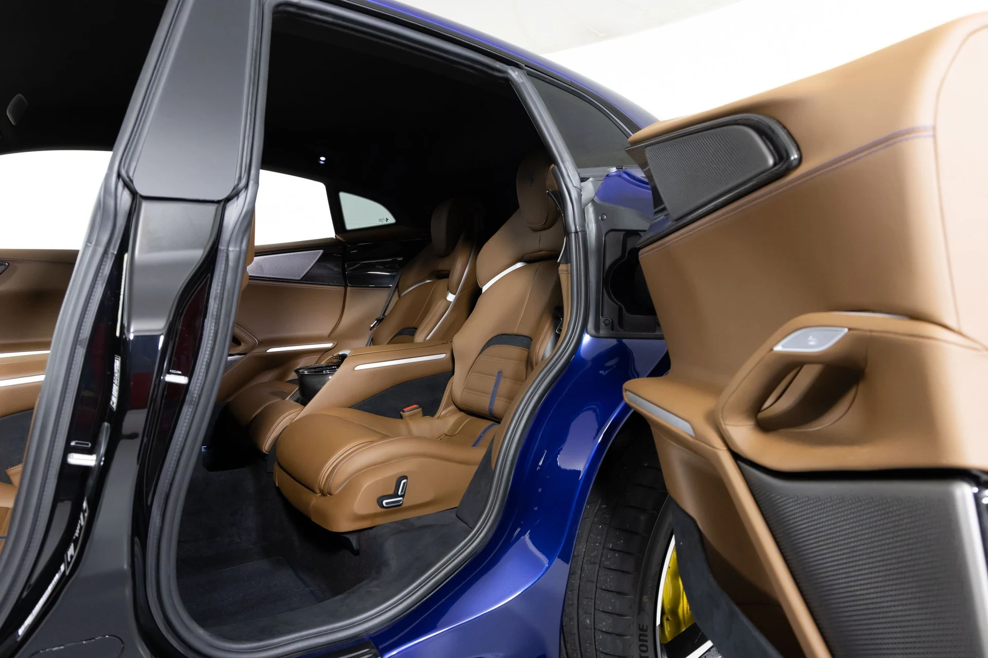 mph031_2572589820_0f1a61c22f4c4732aaa80d9219556c0e_90bbbae174