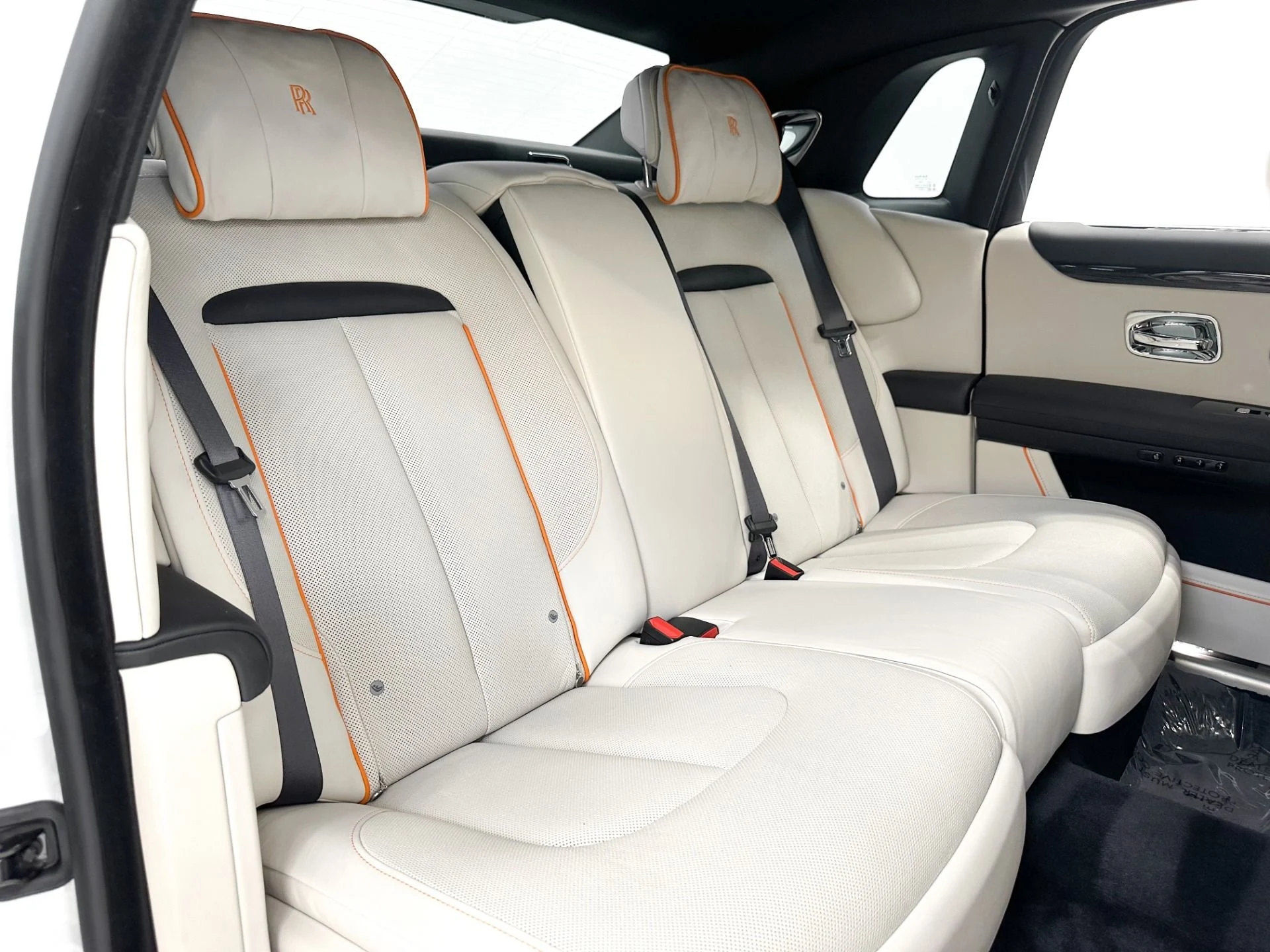 mph031_2573101816_Used_2021_Rolls_Royce_Ghost_The_GHOST_Package_Bespoke_Audio_Rear_Seat_Entertainment_1772048409_674e35b146